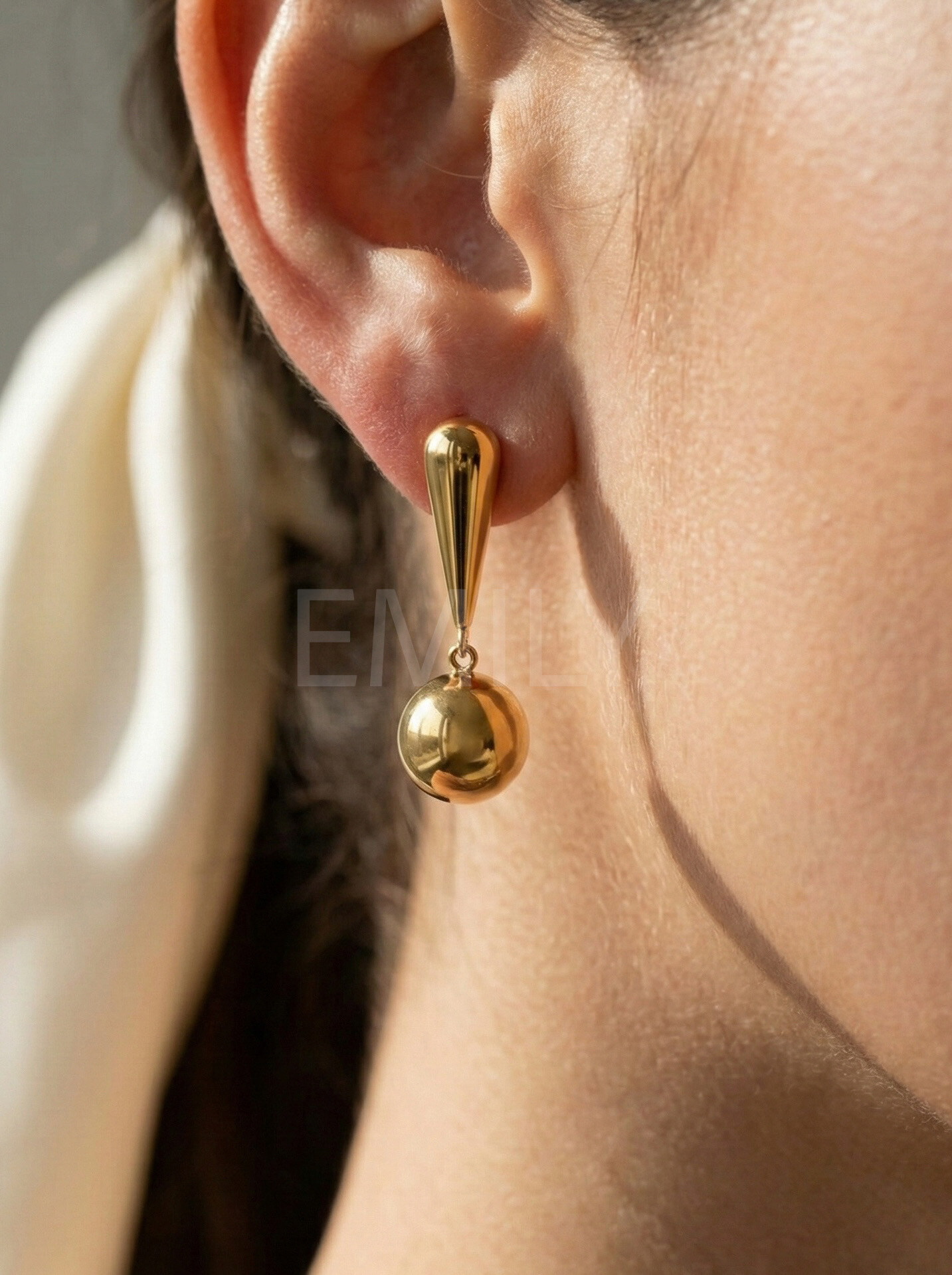 Mayorista Emily - Pendientes de acero inoxidable dorado