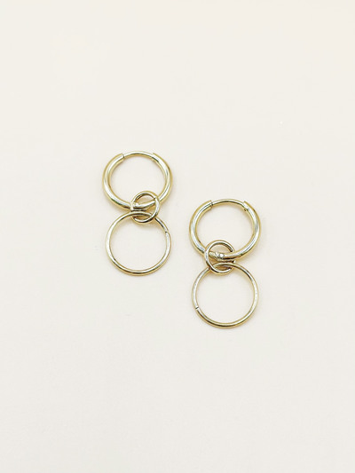 Mayorista Emily - Pendientes de aro de acero inoxidable dorado Mayorista Emily - Pendientes de aro de acero inoxidable dorado