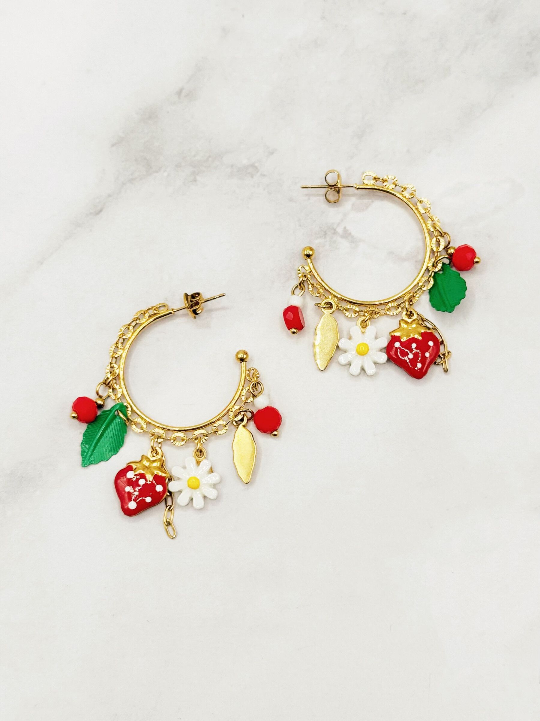 Grossiste Emily - Boucles d'oreilles en acier inoxydable Créoles Fraises