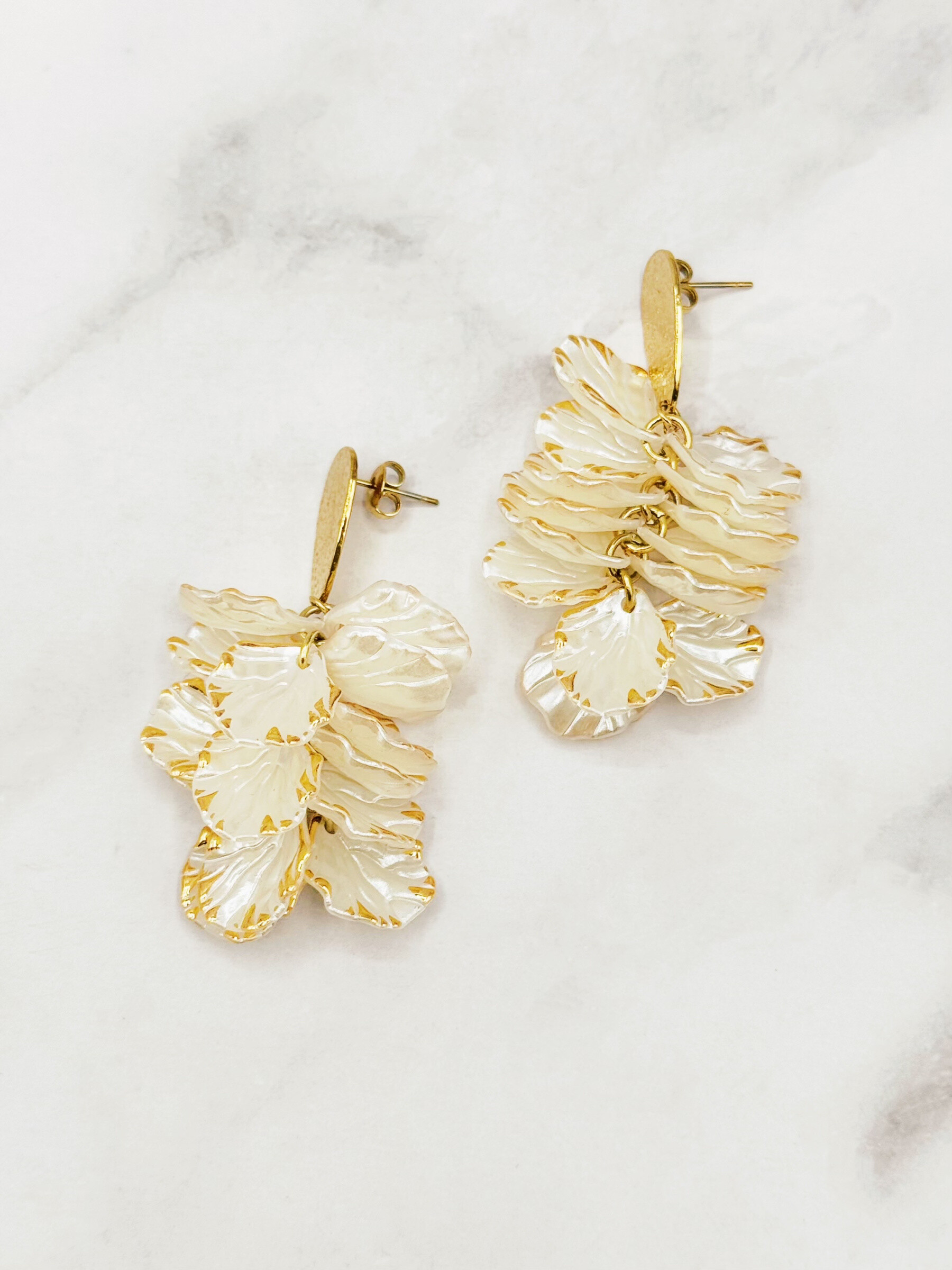 Grossiste Emily - Boucles d'oreilles en acier inoxydable Pétales Nacrées