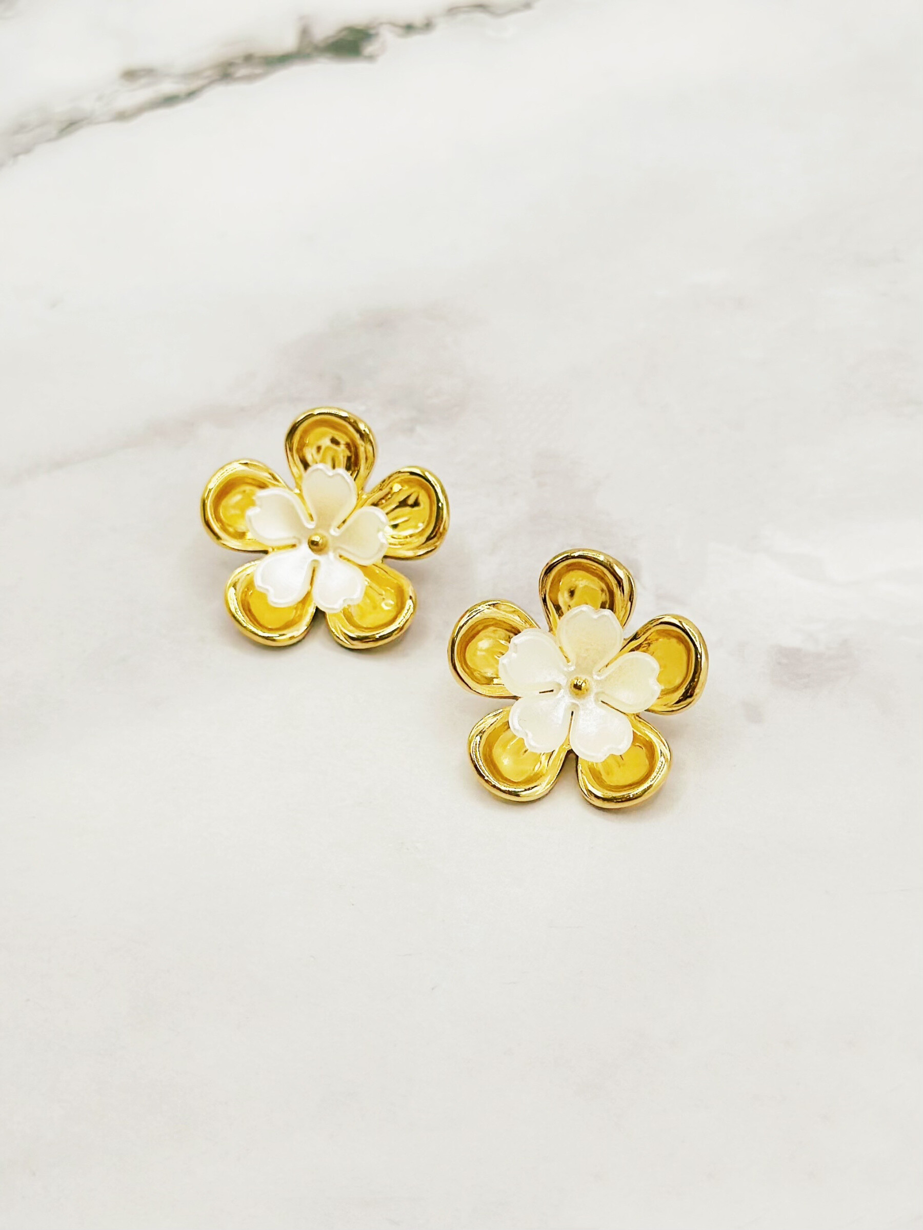Mayorista Emily - Pendientes de acero con estrella de mar y perla blanca