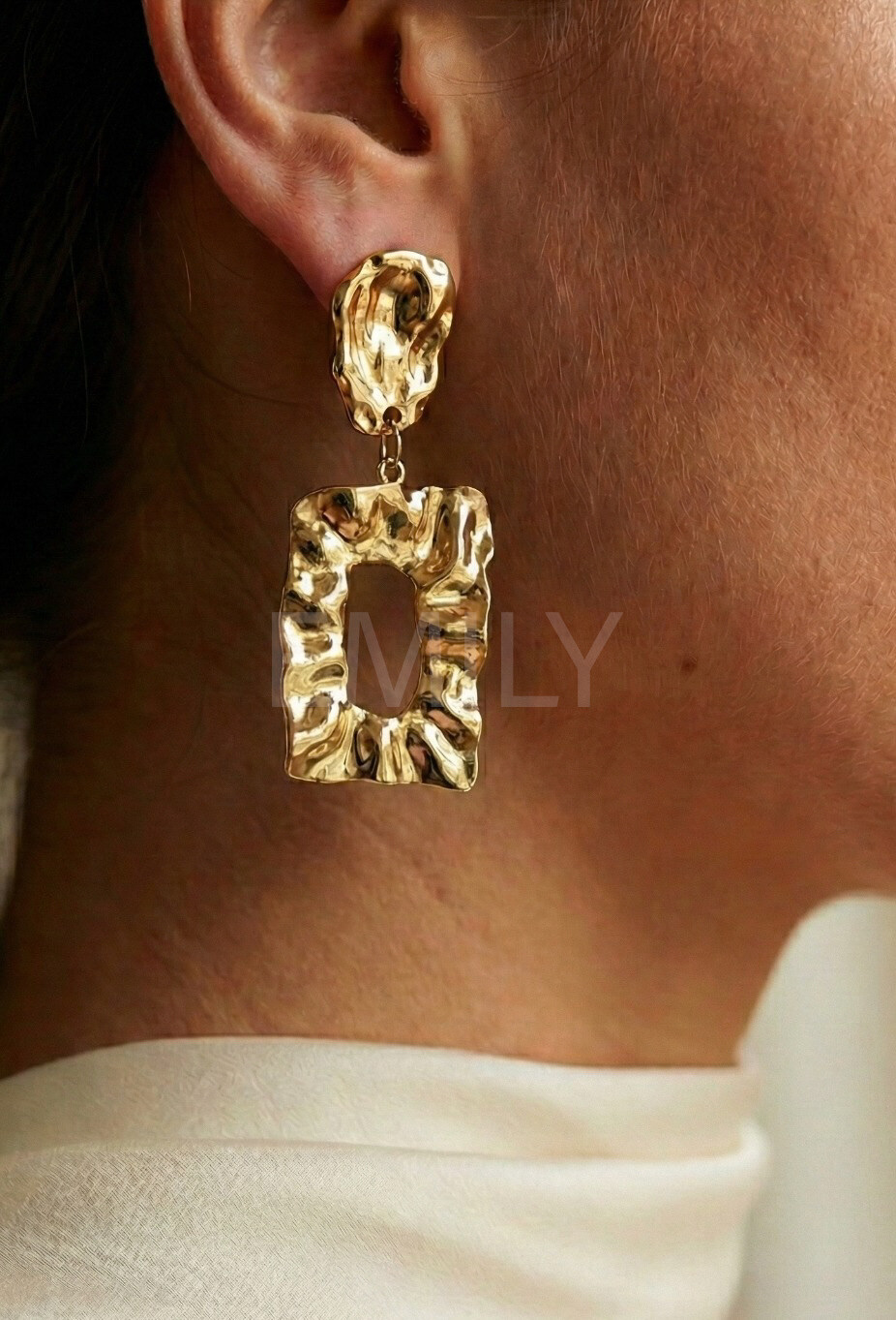 Mayorista Emily - Pendientes Rectangulares de Acero Inoxidable Dorado Martillado