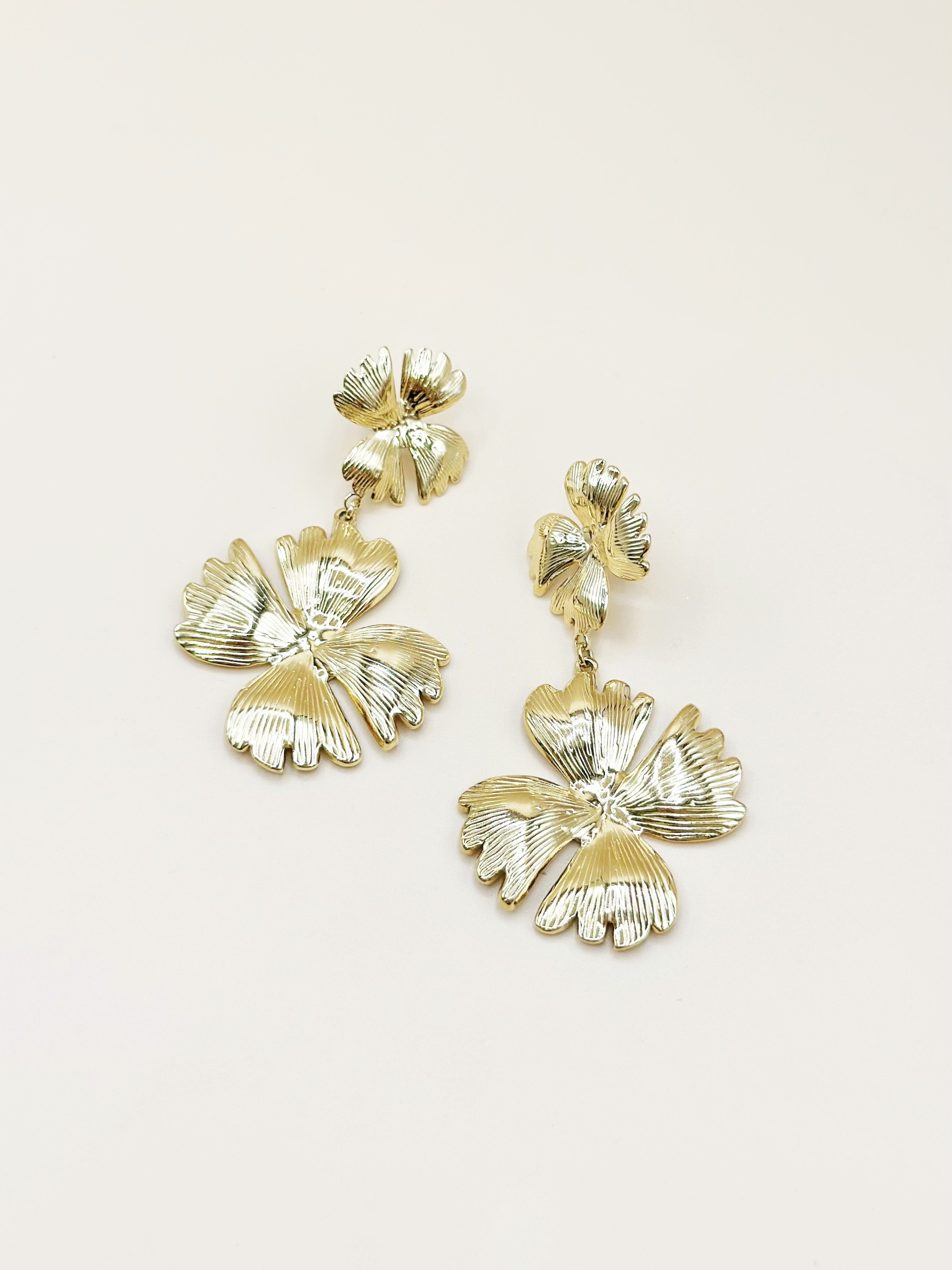 Mayorista Emily - Pendientes de acero inoxidable dorado Flores