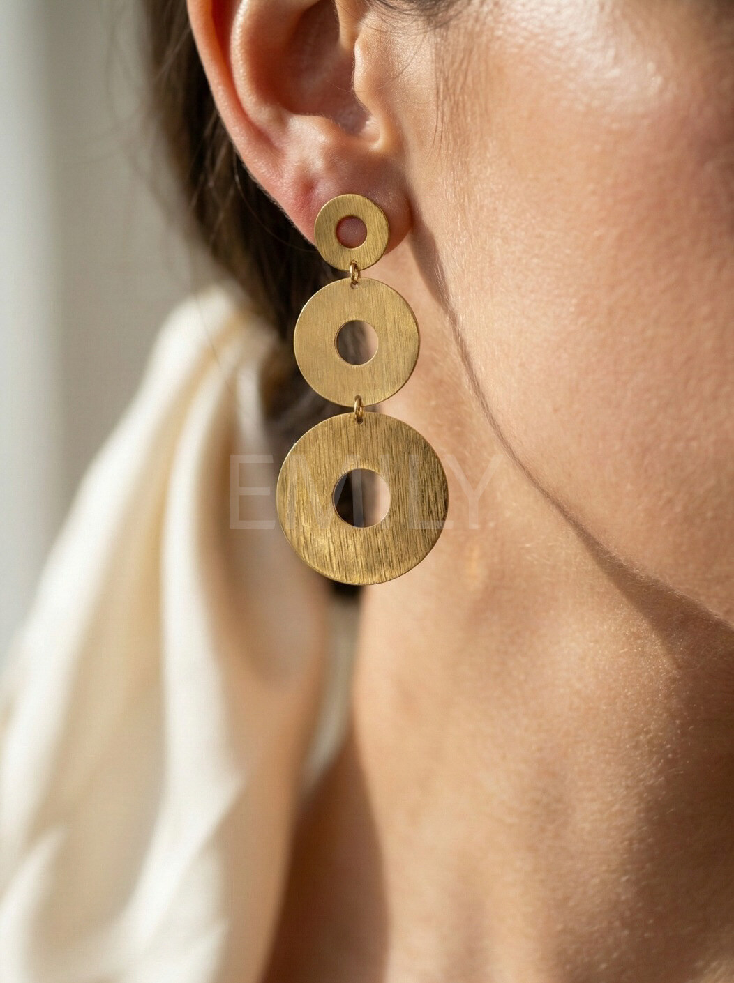 Großhändler Emily - Hängende Ohrringe aus goldfarbenem Edelstahl Scheiben