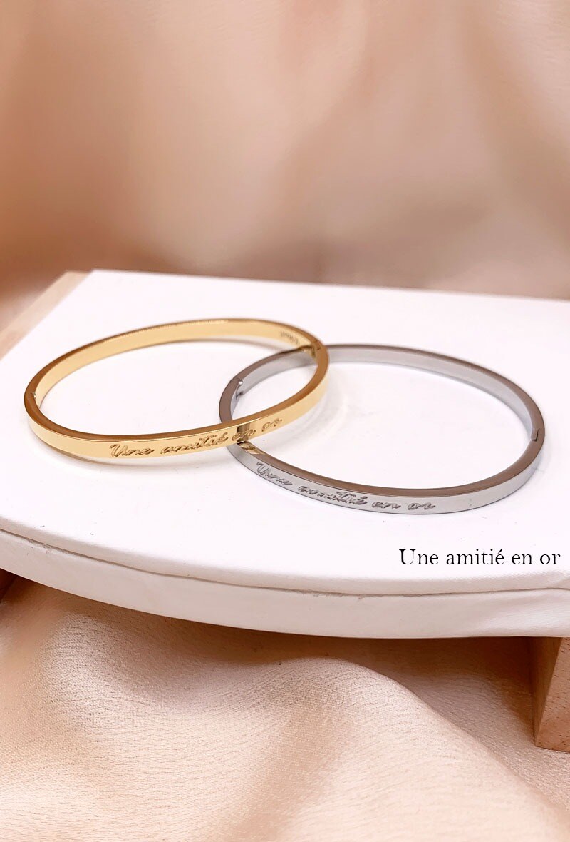 Grossista Emily - Bracciale chiuso con messaggio inciso Un'amicizia d'oro