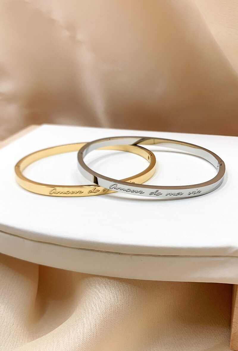 Wholesaler Emily - Closed steel bangle with engraved message Love of my life