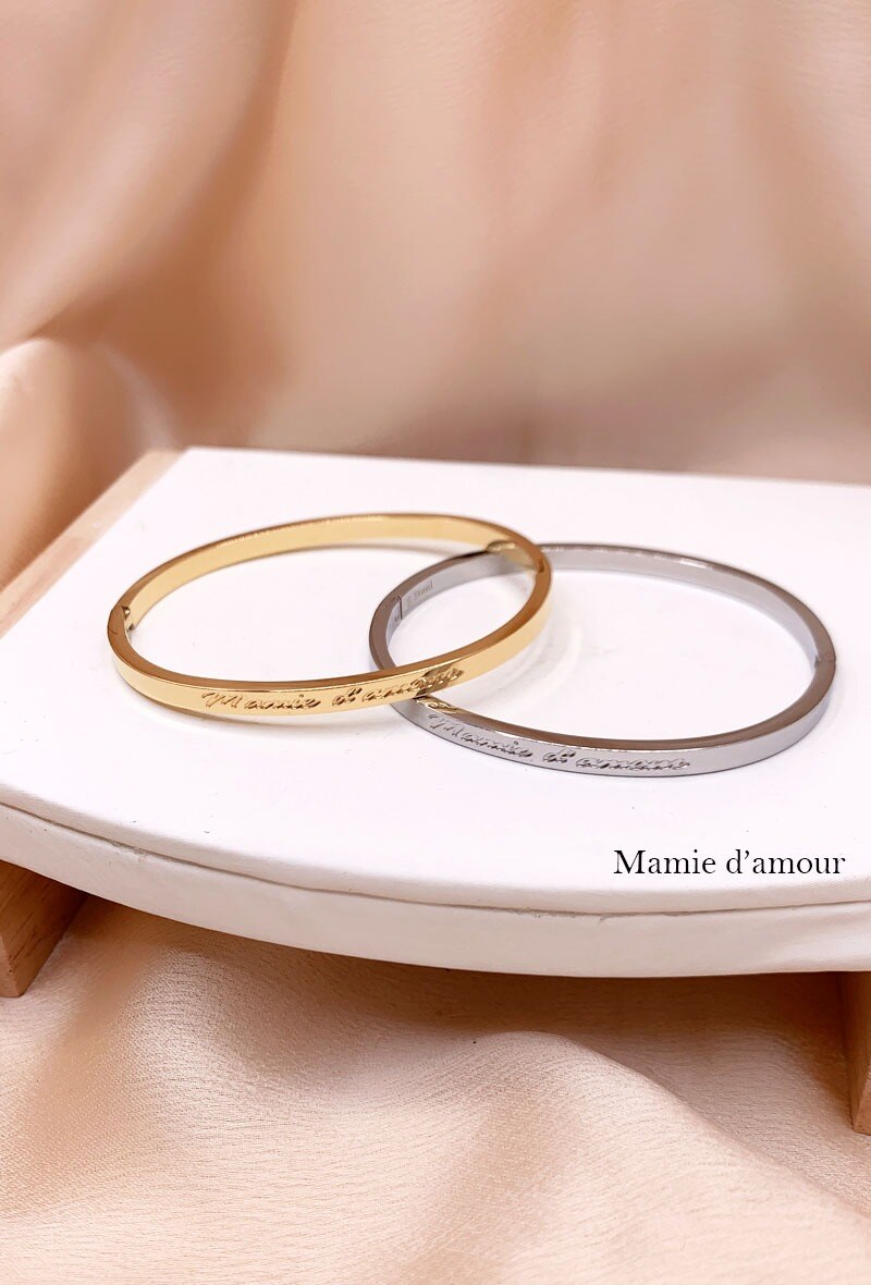 Wholesaler Emily - Closed bangle with engraved message Love Grandma