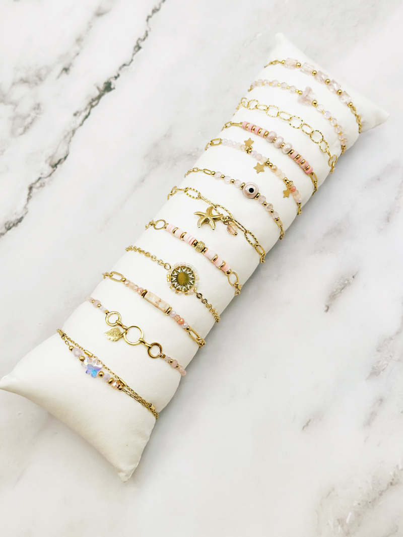 Grossiste Emily - 12 bracelets en acier inoxydable sur coussin ROSE
