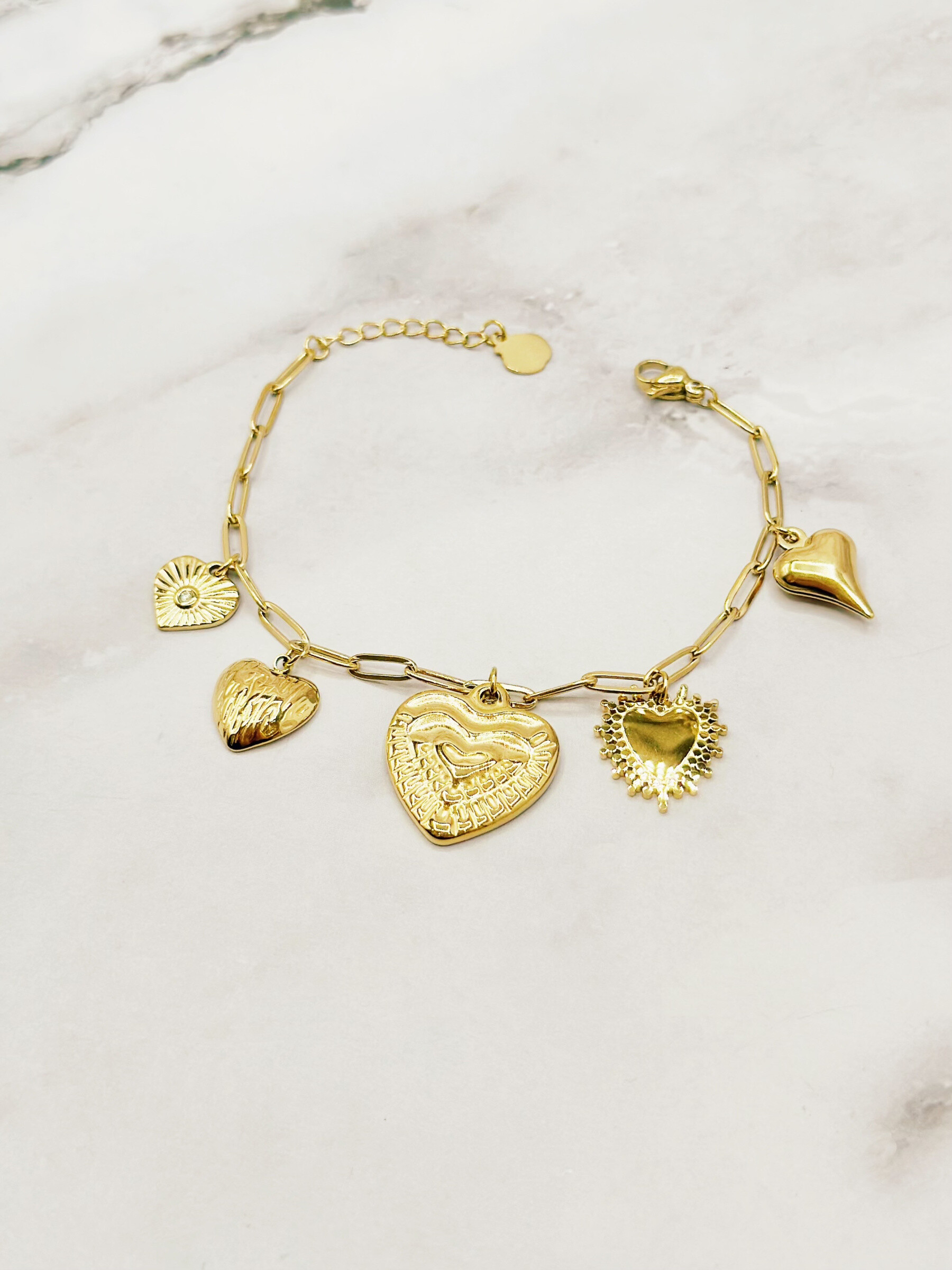 Grossiste Emily - Bracelet en acier inoxydable ajustable Cœurs