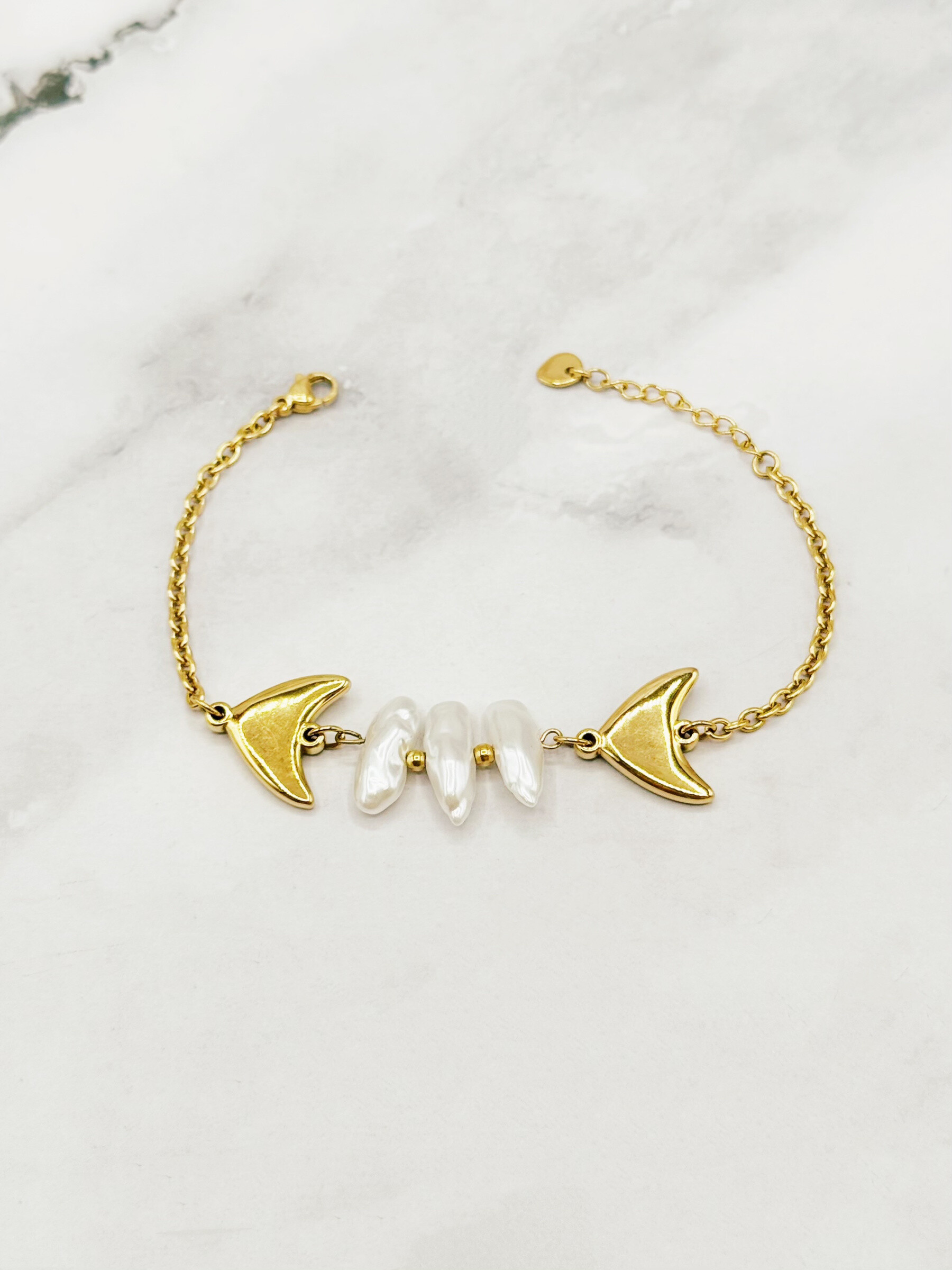 Grossista Emily - Bracciale in acciaio inossidabile regolabile con charms