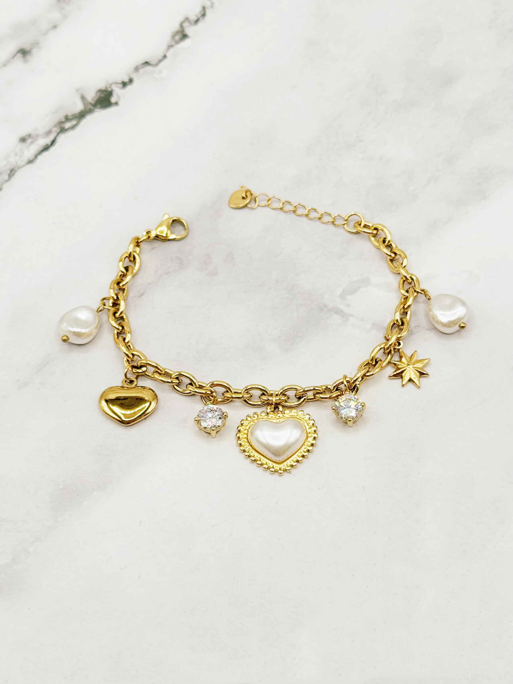 Grossista Emily - Bracciale in acciaio inossidabile regolabile con charms