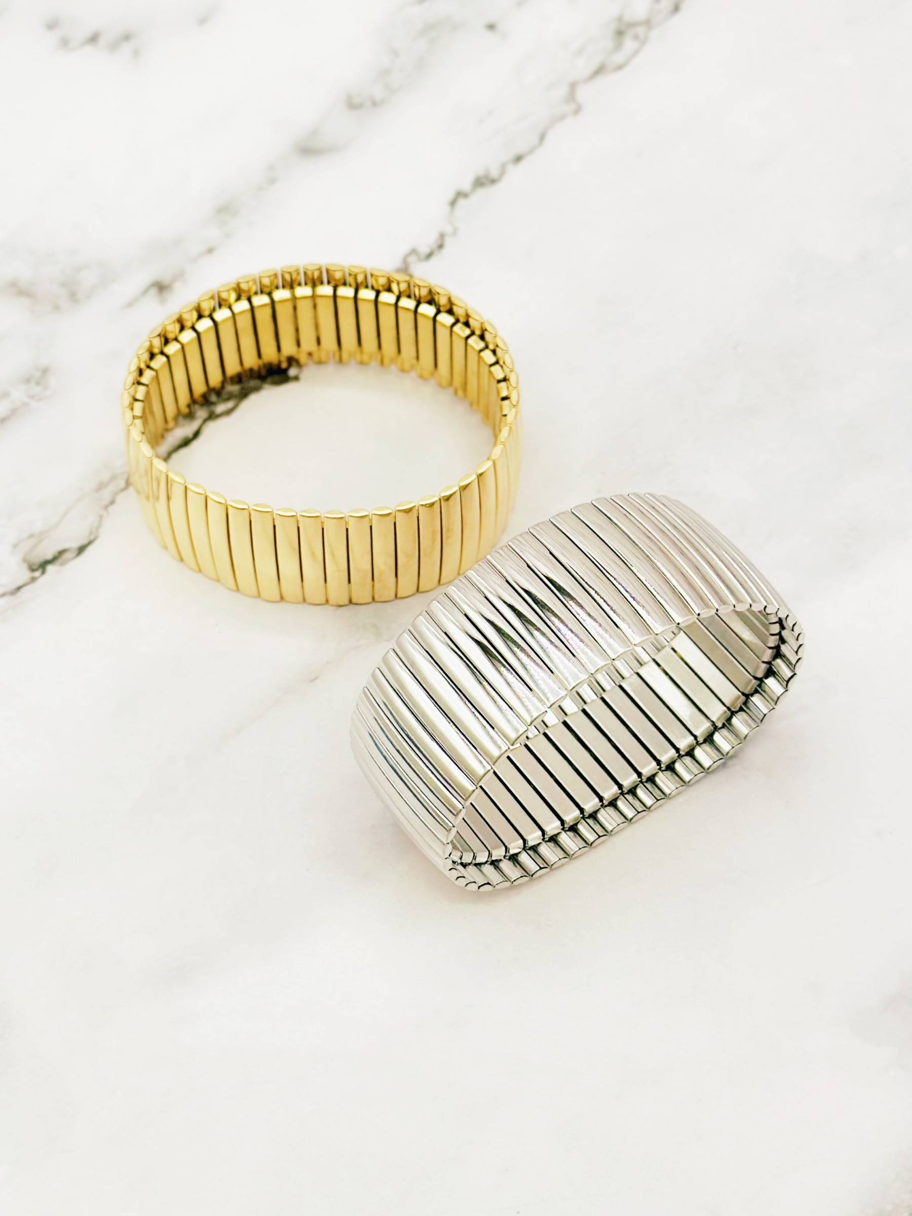 Mayorista Emily - Brazalete cerrado extensible en acero inoxidable