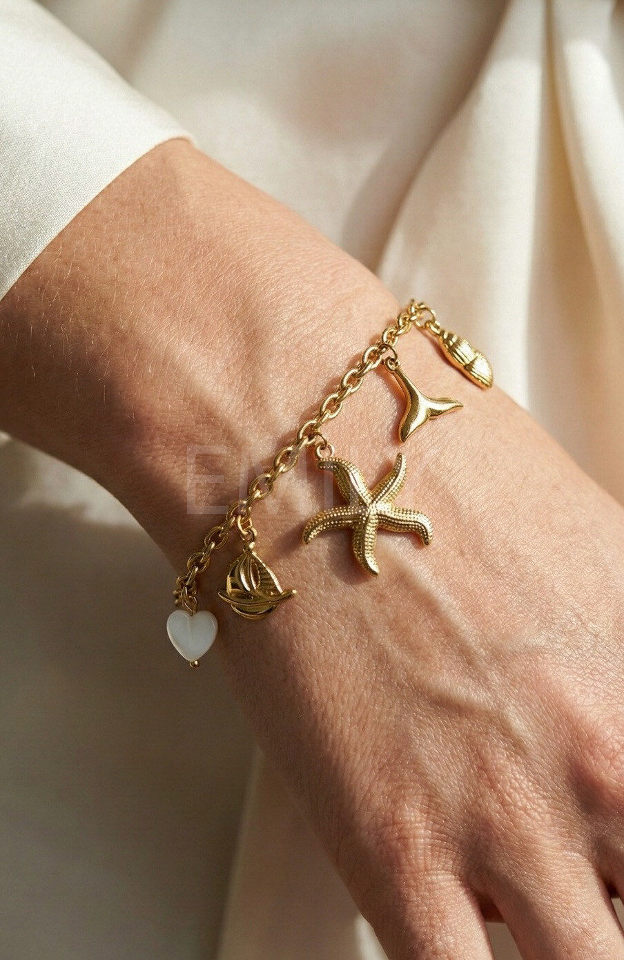 Mayorista Emily - Pulsera ajustable de acero inoxidable con charms