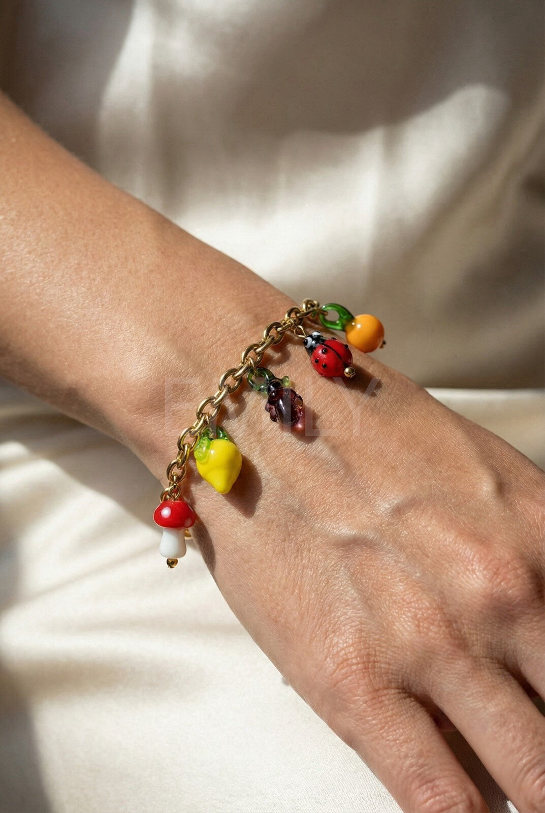 Mayorista Emily - Pulsera ajustable de acero inoxidable con dijes de frutas