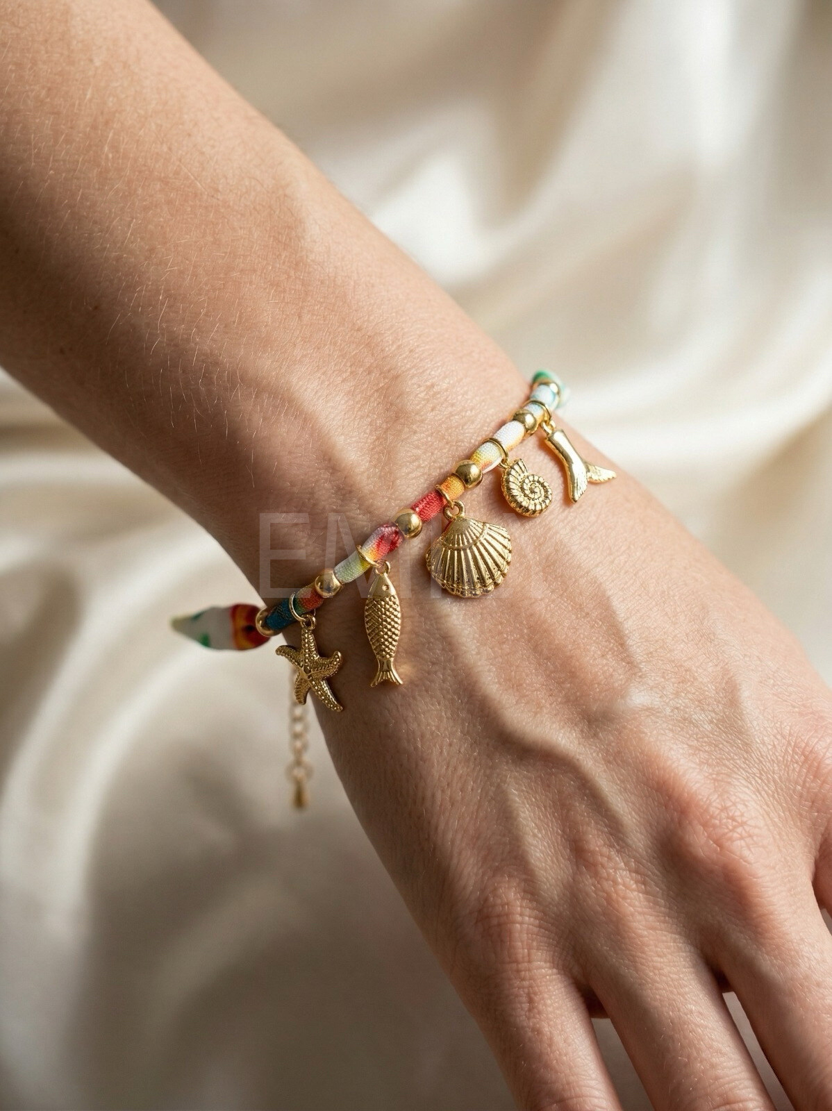 Wholesaler Emily - Adjustable fabric and stainless steel charm bracelet