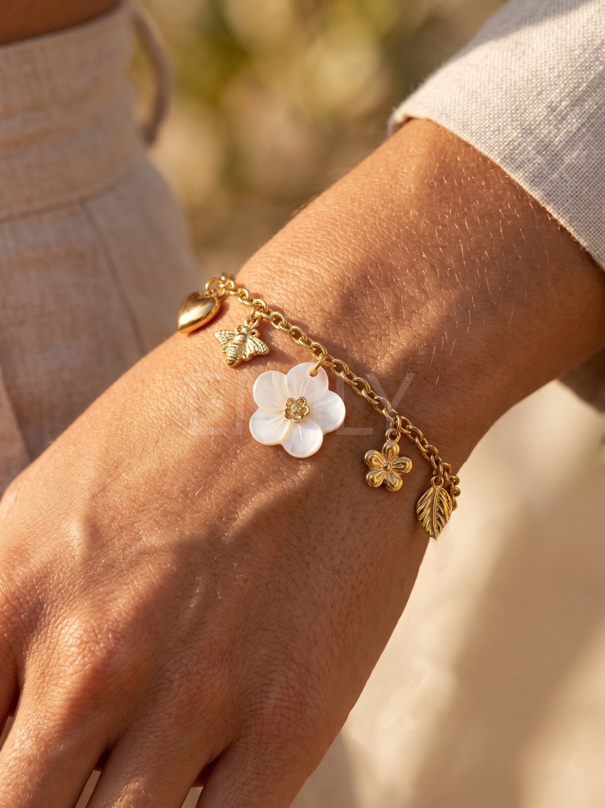 Grossiste Emily - Bracelet en acier inoxydable ajustable Charms