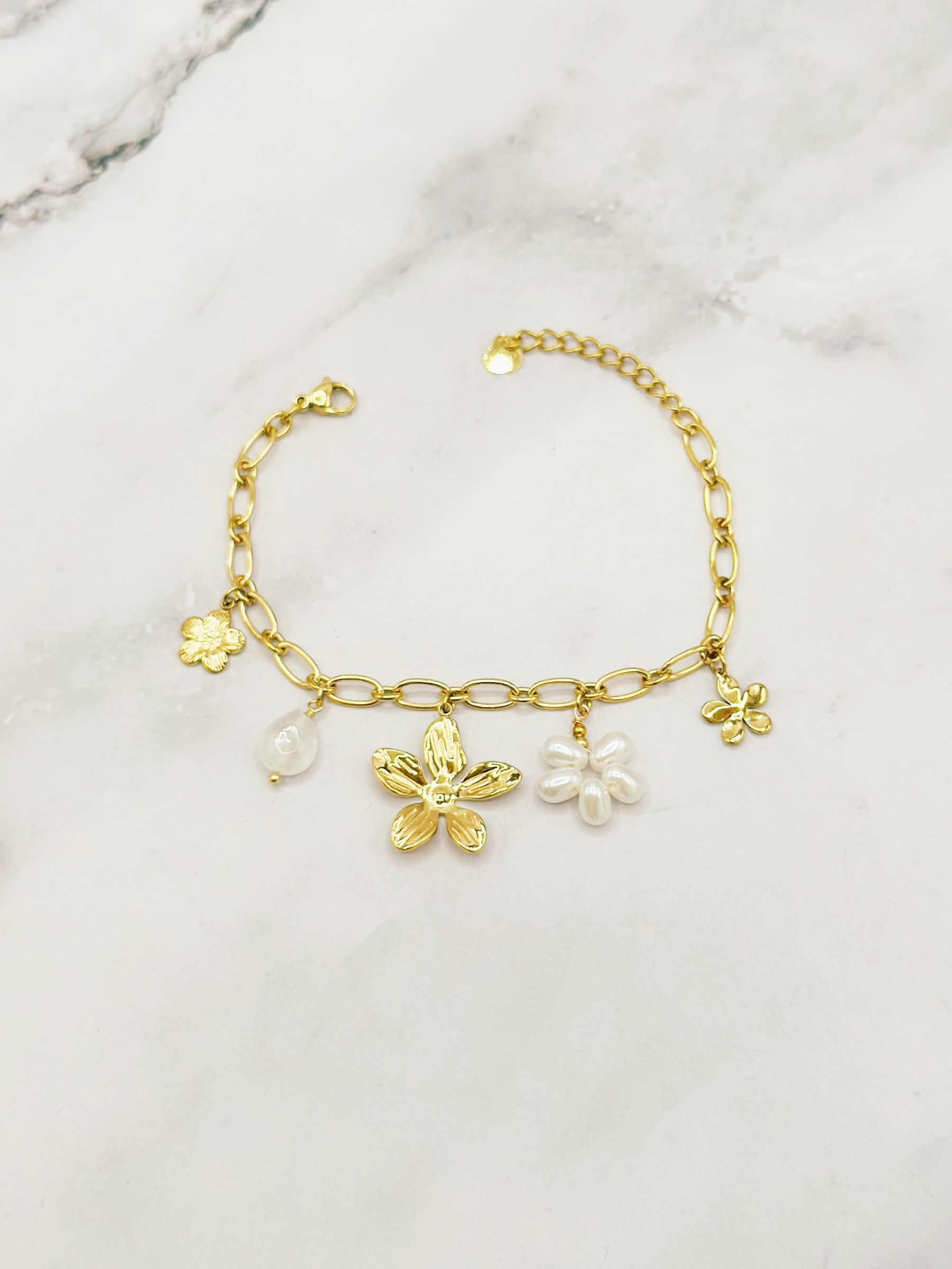 Grossiste Emily - Bracelet ajustable en acier inoxydable Charms Floraux