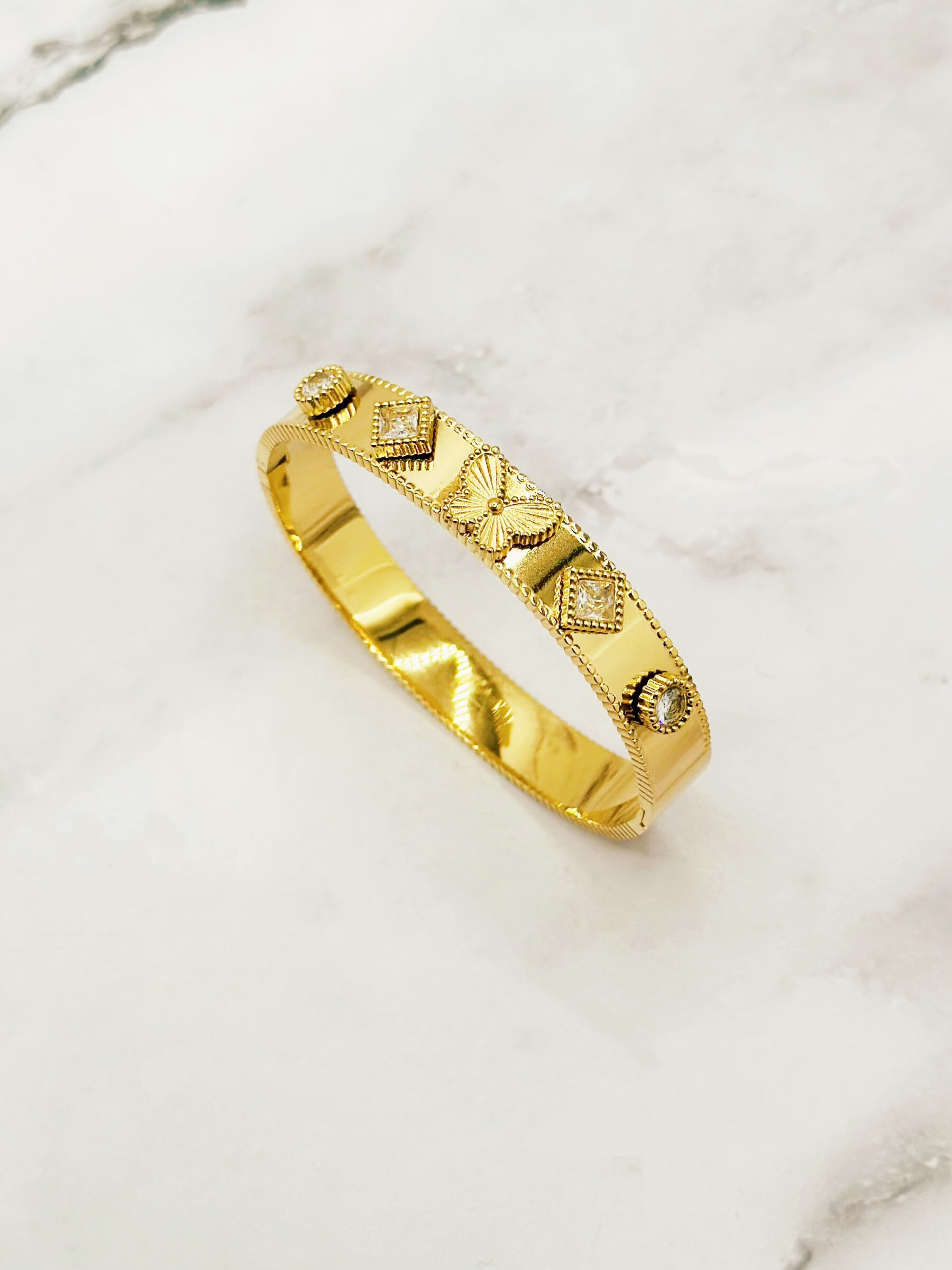 Wholesaler Emily - Open stainless steel bangle