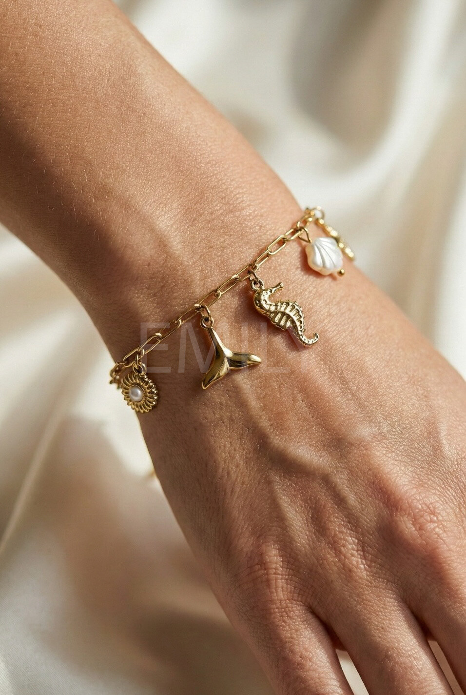 Mayorista Emily - Pulsera ajustable de acero inoxidable con dijes