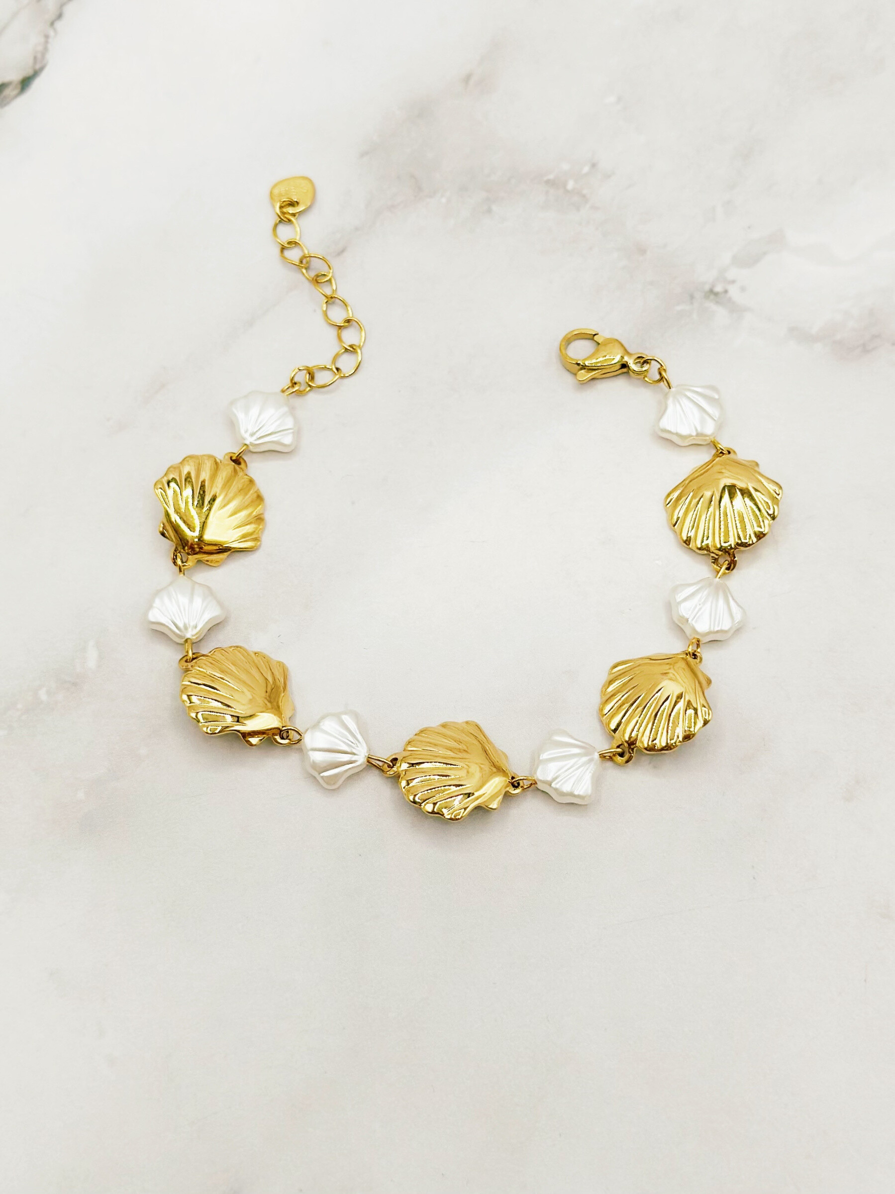 Grossista Emily - Bracciale in acciaio inossidabile regolabile con charms