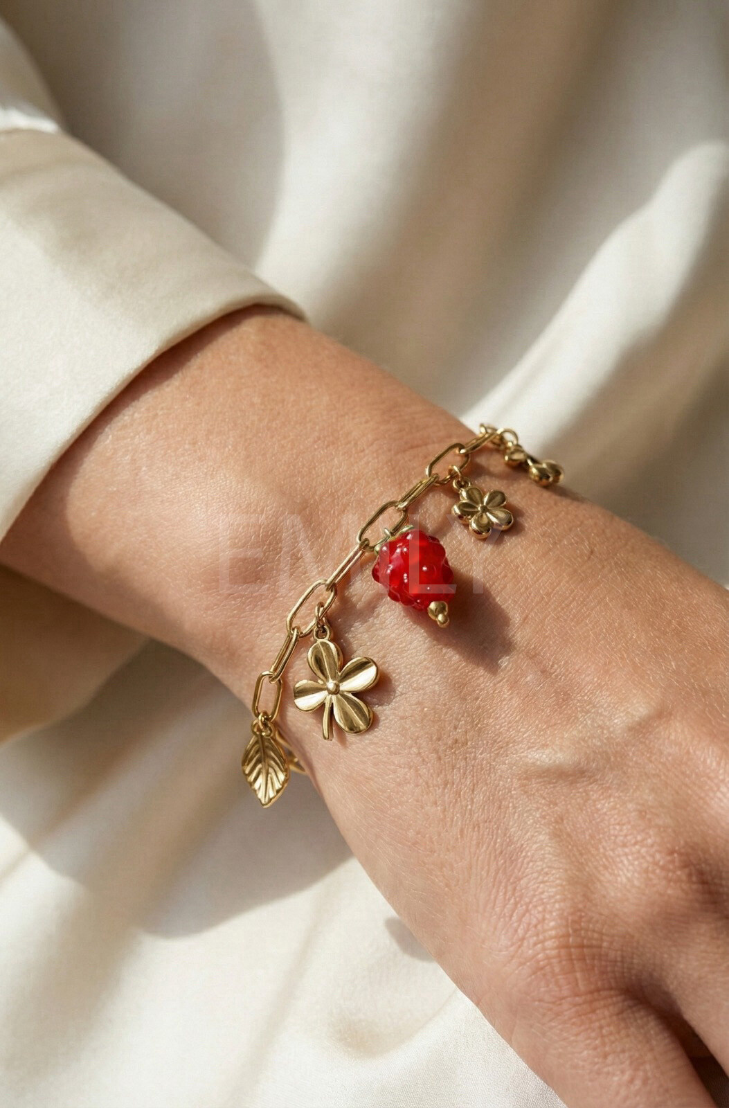 Mayorista Emily - Pulsera ajustable de acero inoxidable con charms