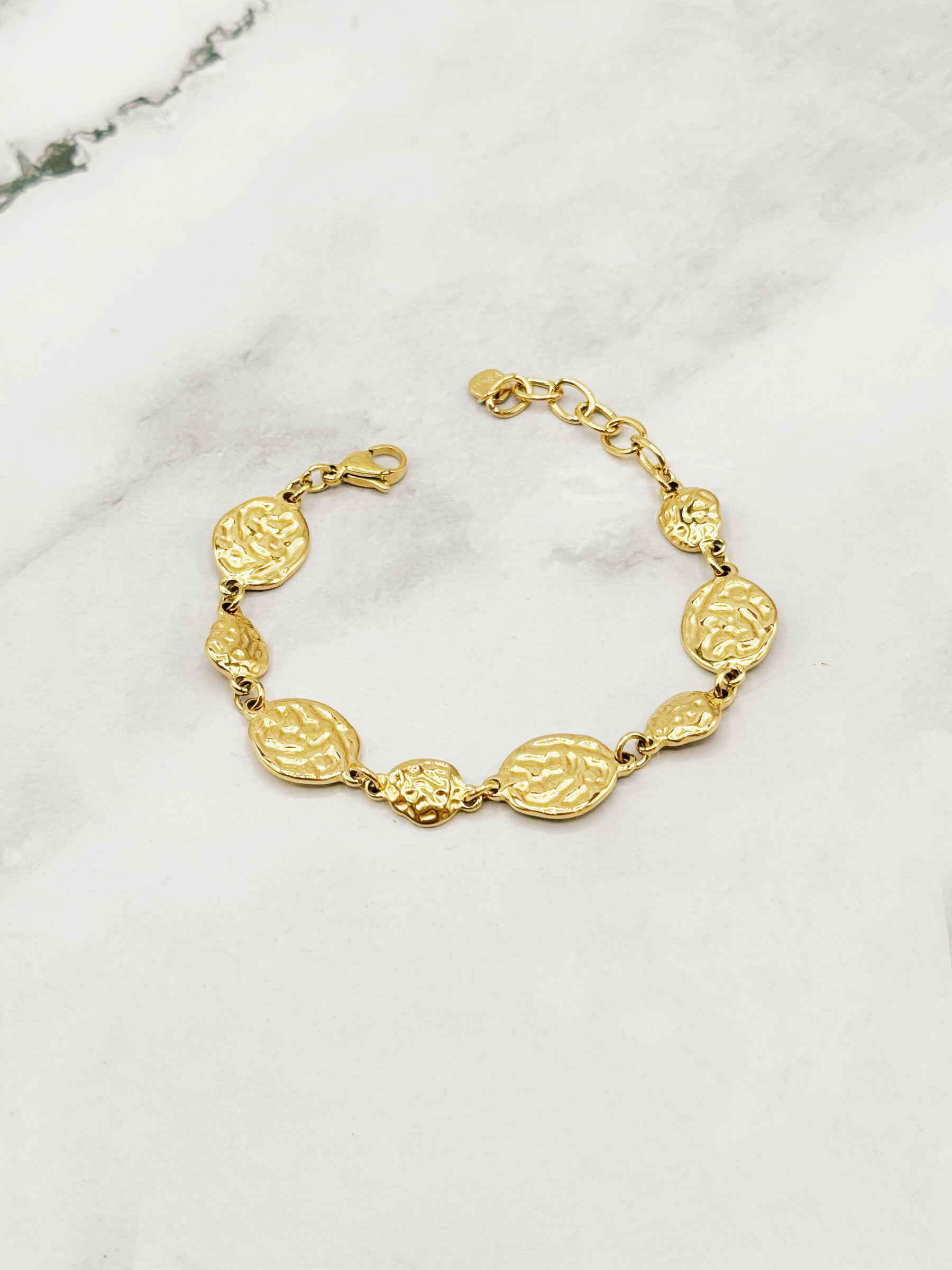 Grossista Emily - Bracciale in acciaio inossidabile regolabile con charms
