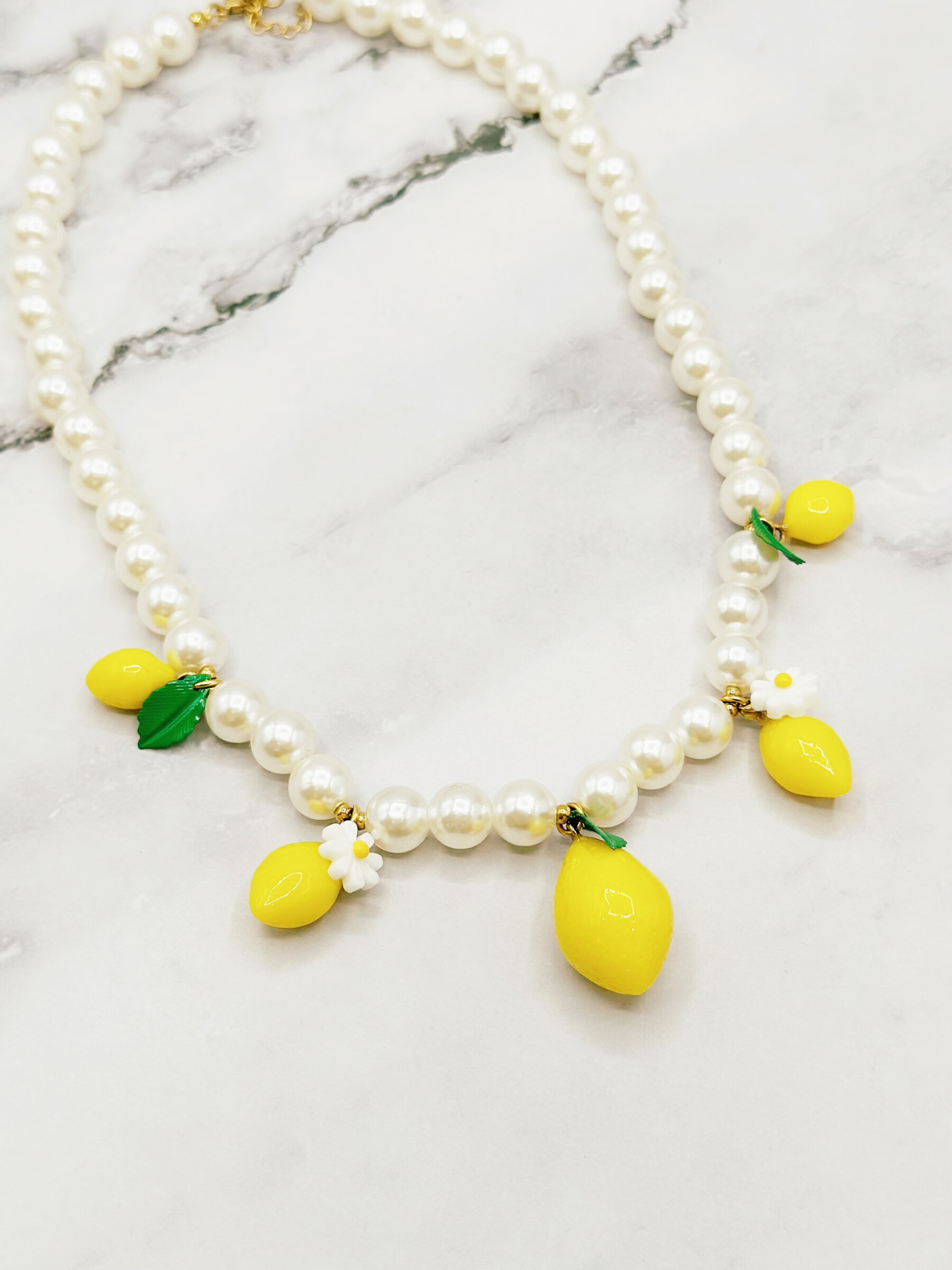 Grossiste Emily - Collier en acier inoxydable ajustable Perles Citrons