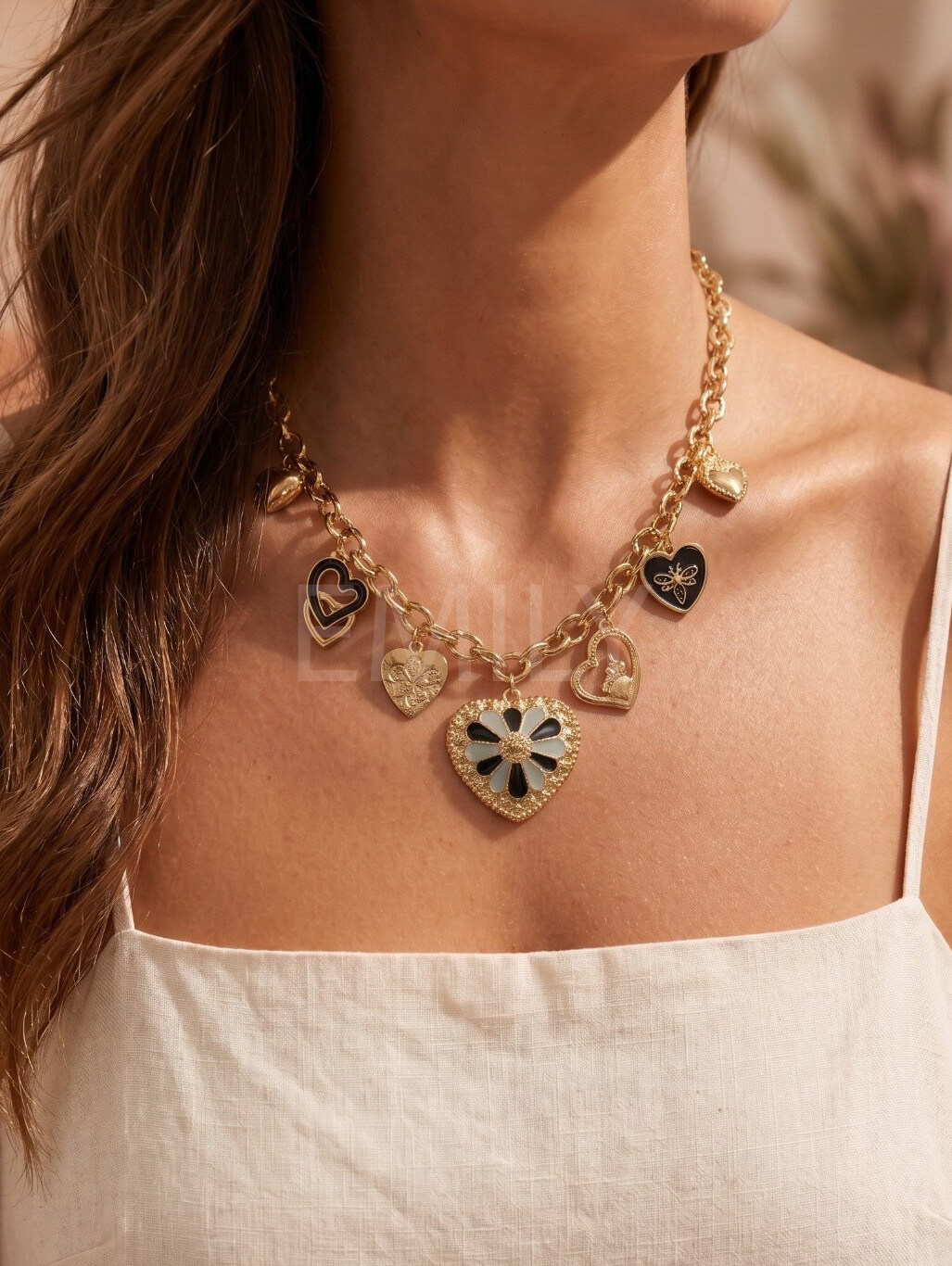Mayorista Emily - Collar ajustable de acero inoxidable dorado con dijes de corazones
