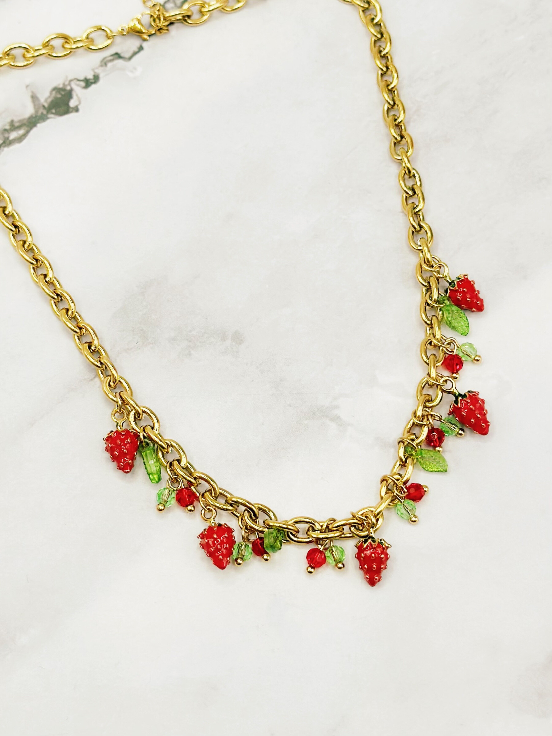 Grossiste Emily - Collier en acier inoxydable ajustable Charms Fraises