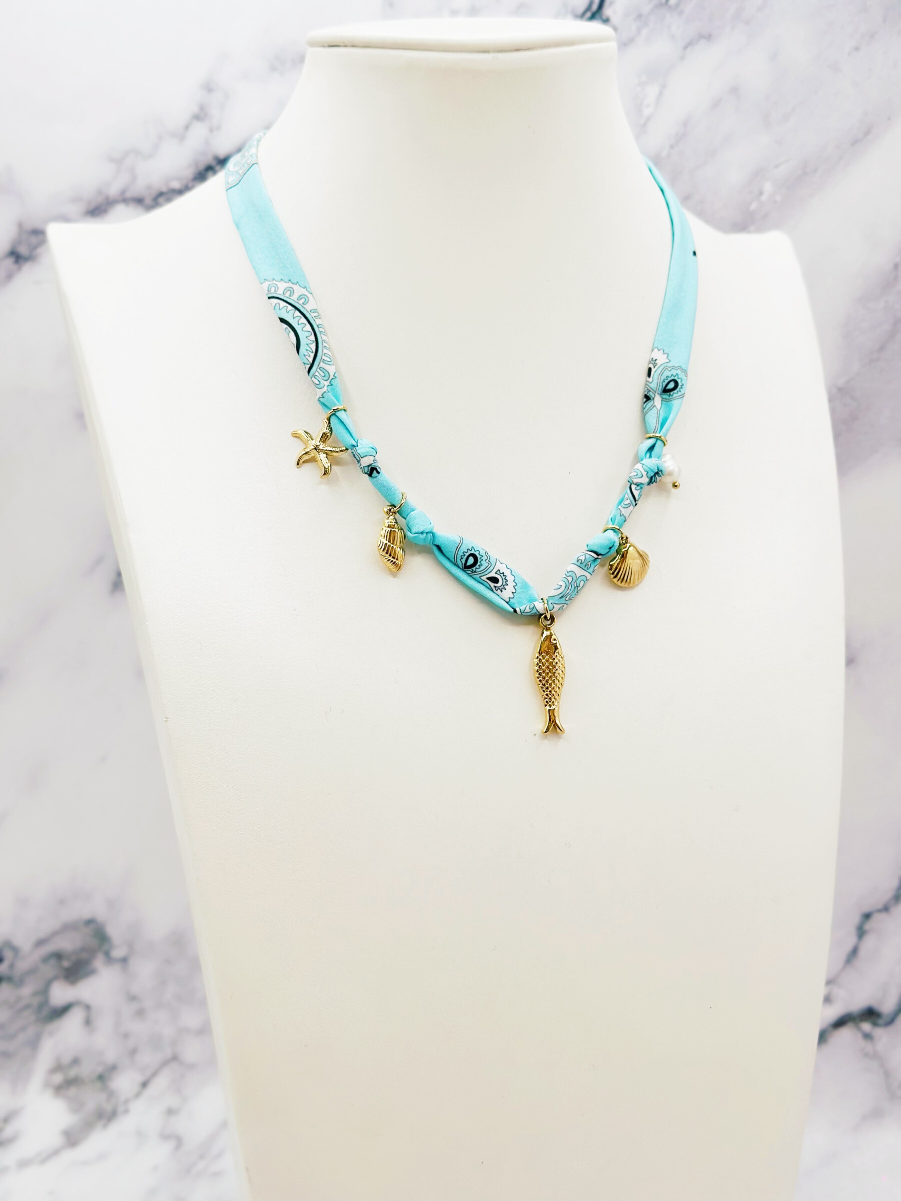 Grossiste Emily - Collier en acier inoxydable ajustable Ruban et Charms