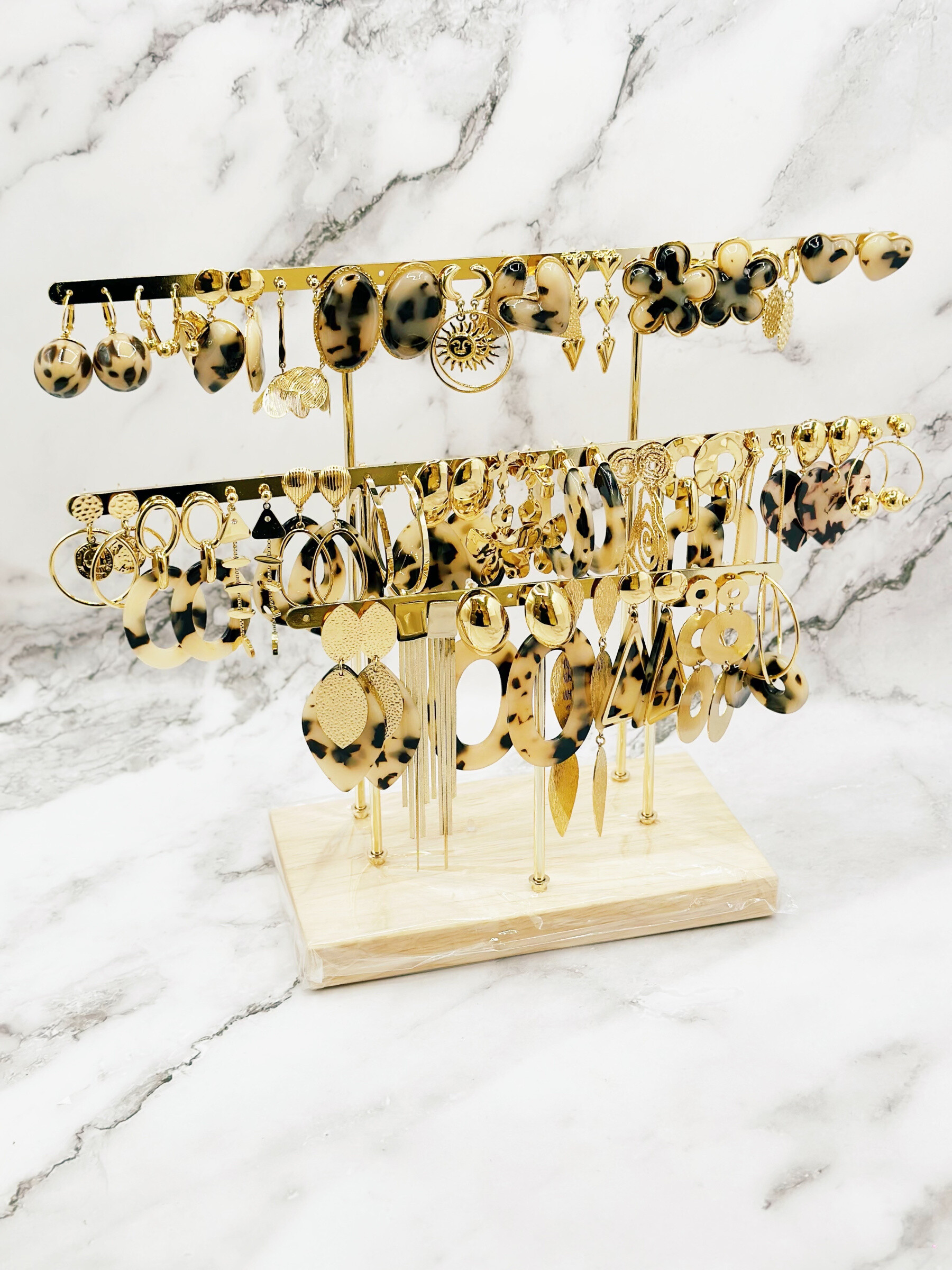 Grossiste Emily - Sélection de 31 paires de boucles d'oreilles en acier inoxydable Léopard