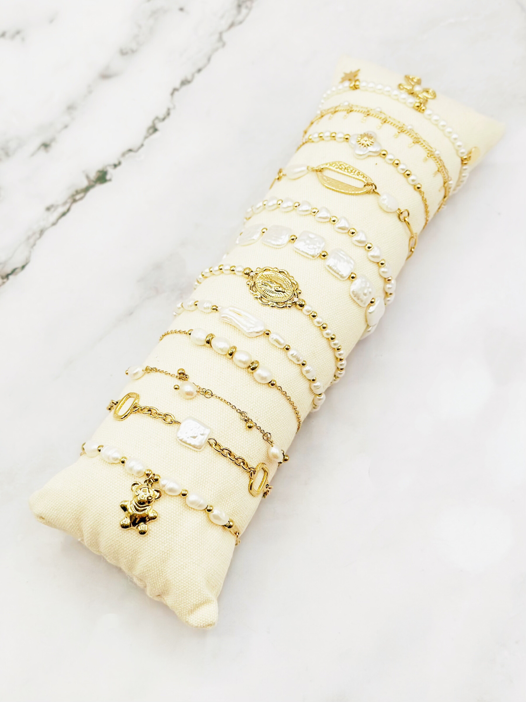 Grossiste Emily - 12 bracelets en acier inoxydable sur coussin Perles
