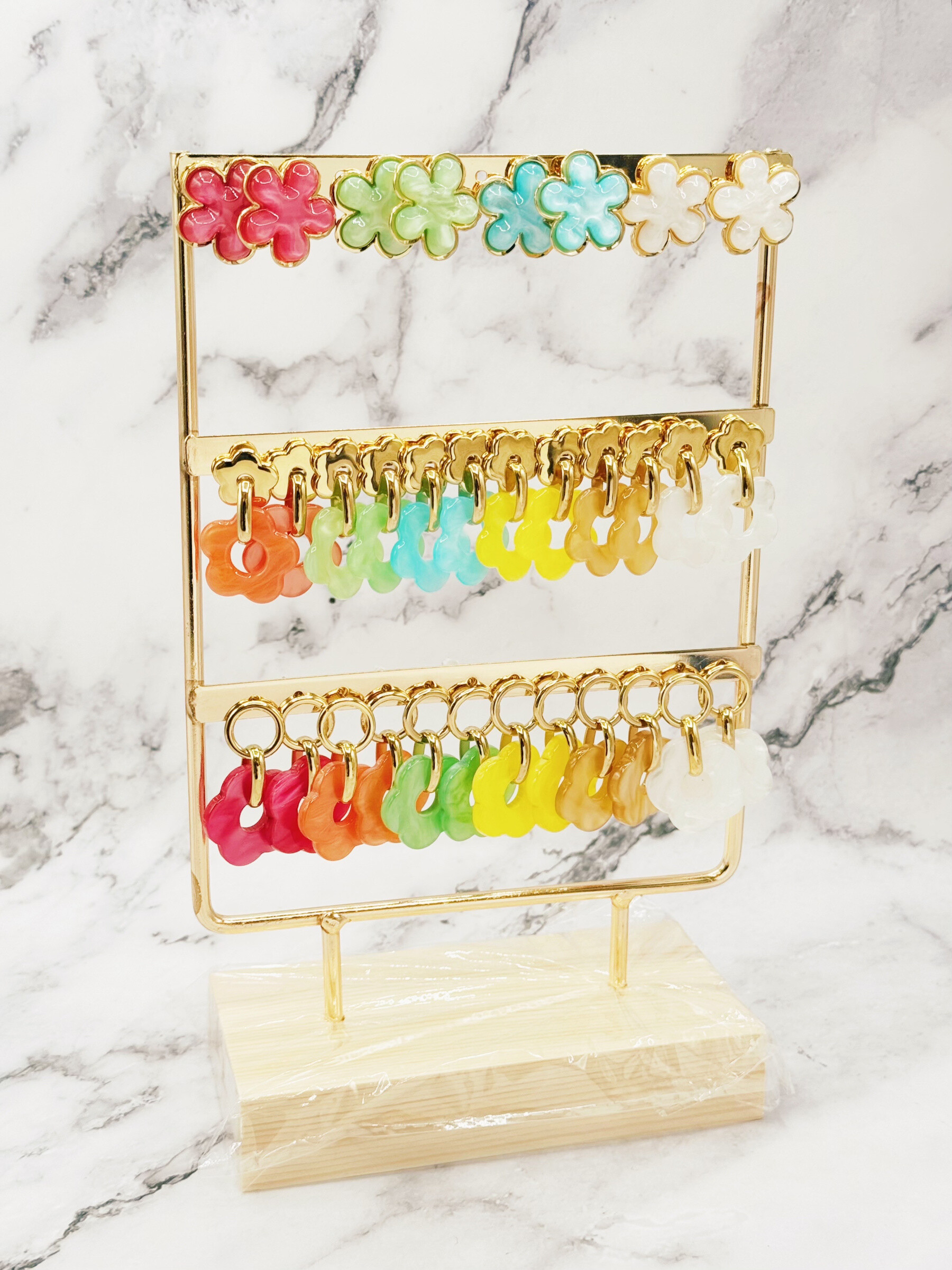 Grossiste Emily - Lot de 16 boucles créoles en acier inoxydable sur présentoir Fleurs Résine
