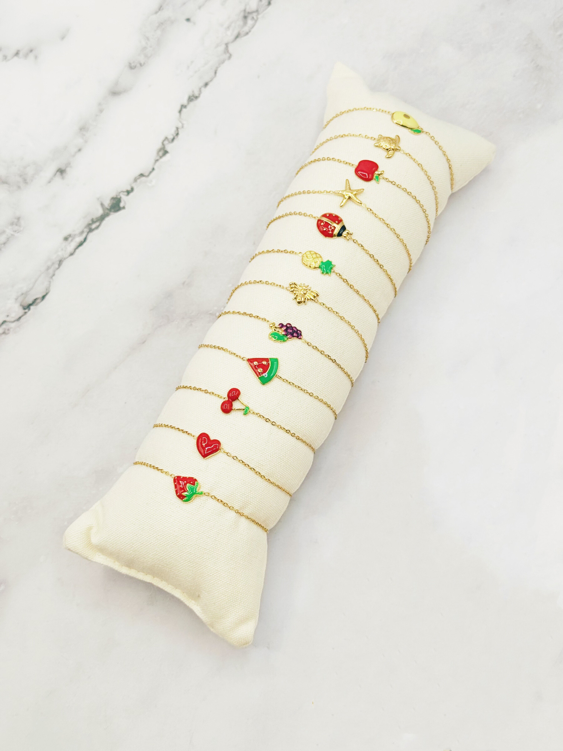 Grossista Emily - 12 bracciali in acciaio inossidabile su cuscino NOEL