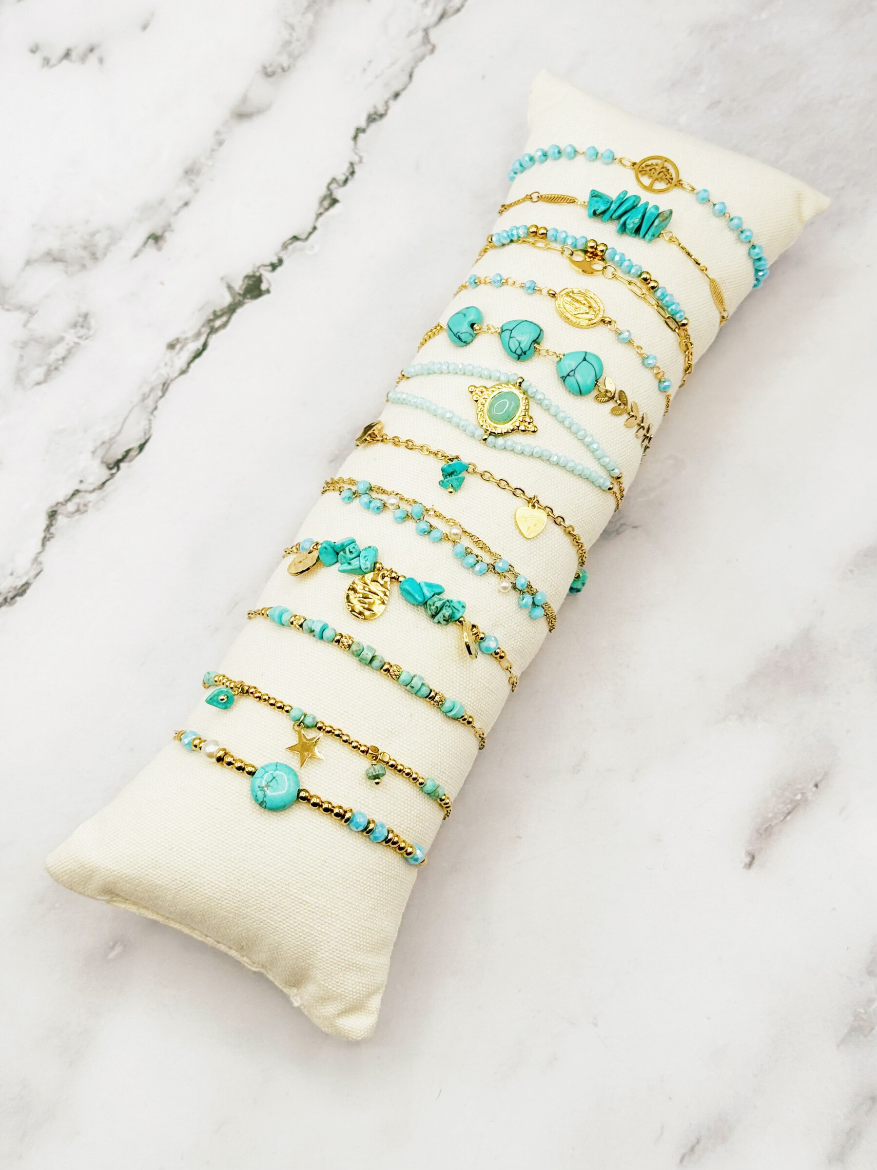 Grossiste Emily - 12 bracelets en acier inoxydable sur coussin