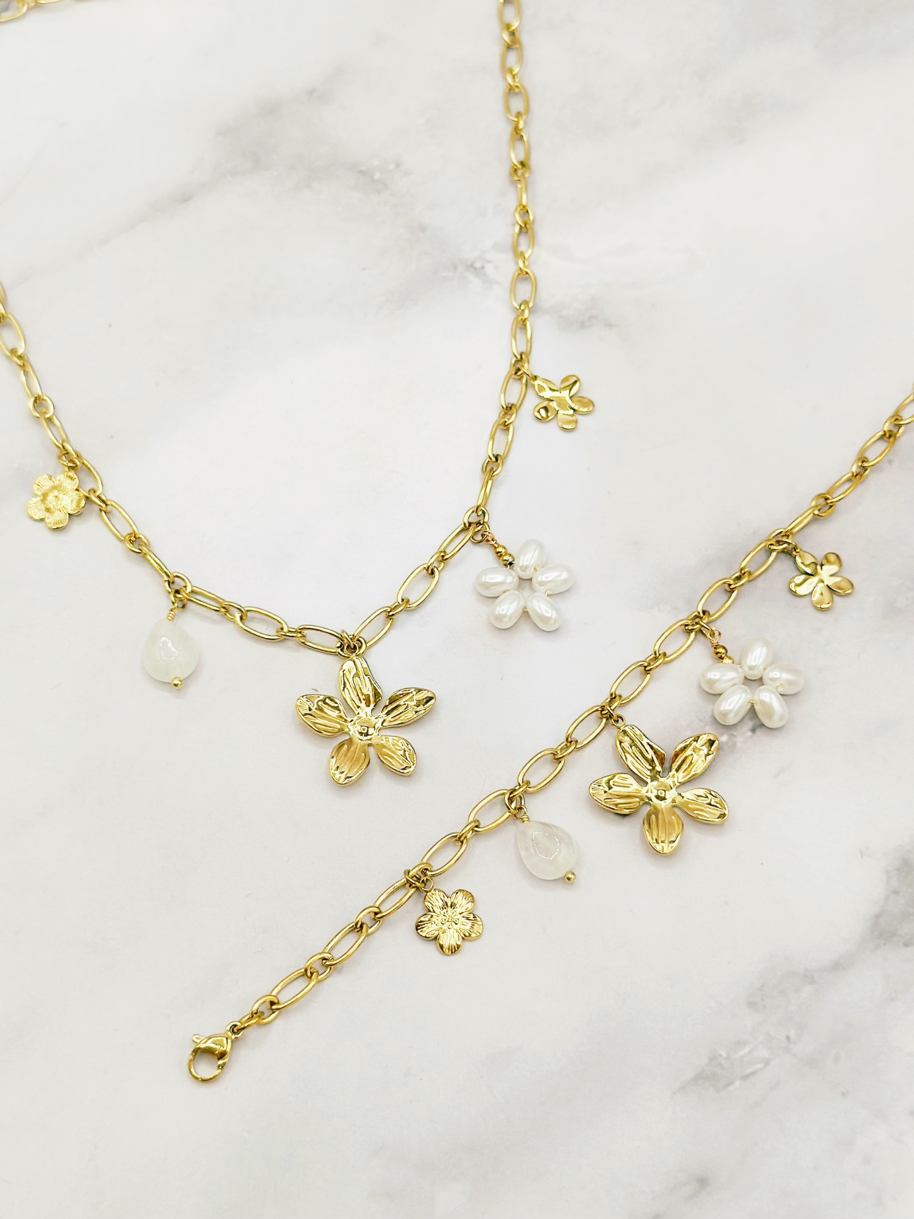 Grossiste Emily - Parure en acier inoxydable Charms Floraux