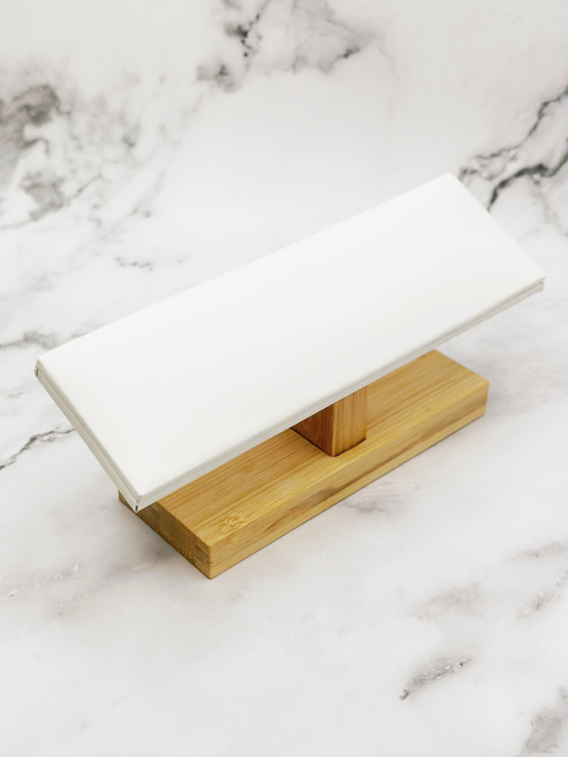 Mayorista Emily - Expositor de conos de madera para anillos.