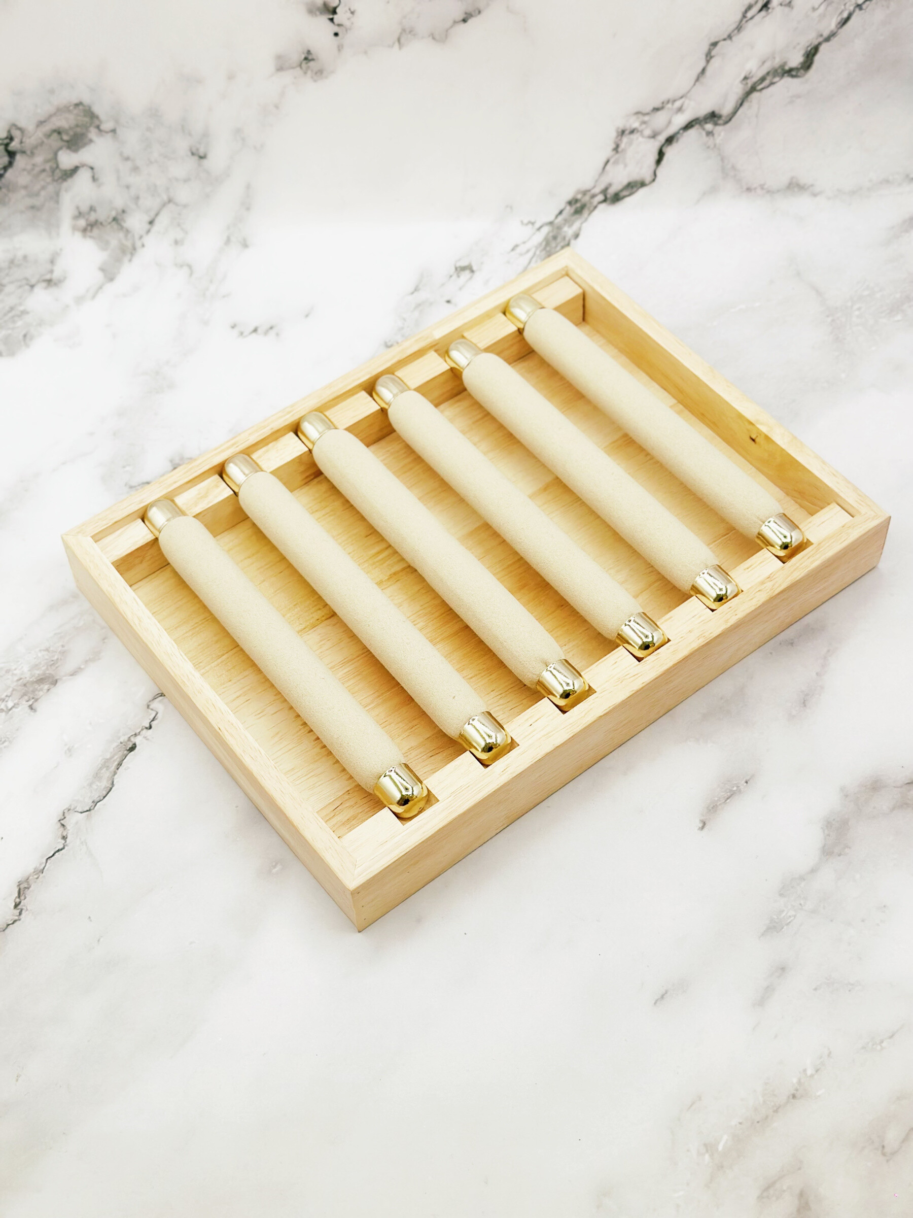 Mayorista Emily - Expositor de conos de madera para anillos.