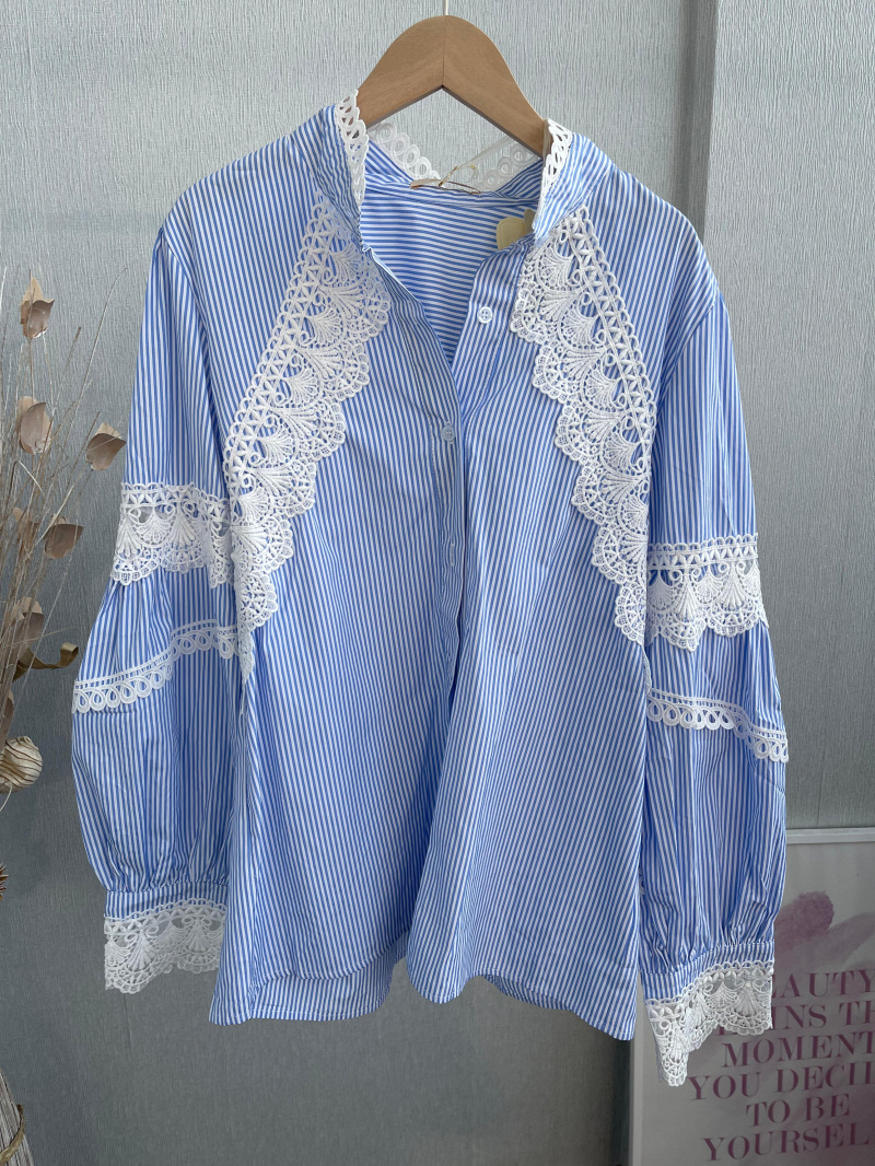 Wholesaler Emma & Ashley design - STRIPED SHIRT WITH LACE AND BUTTONS ON THE FRONT
