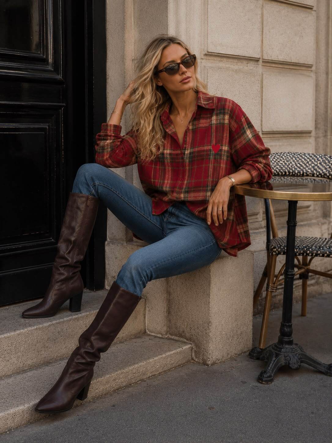 Grossiste Emma & Ashley design - CHEMISE OVERSIZE À CARREAUX AVEC DÉTAIL BRODERIE CŒUR – LE NOUVEL CASUAL CHIC