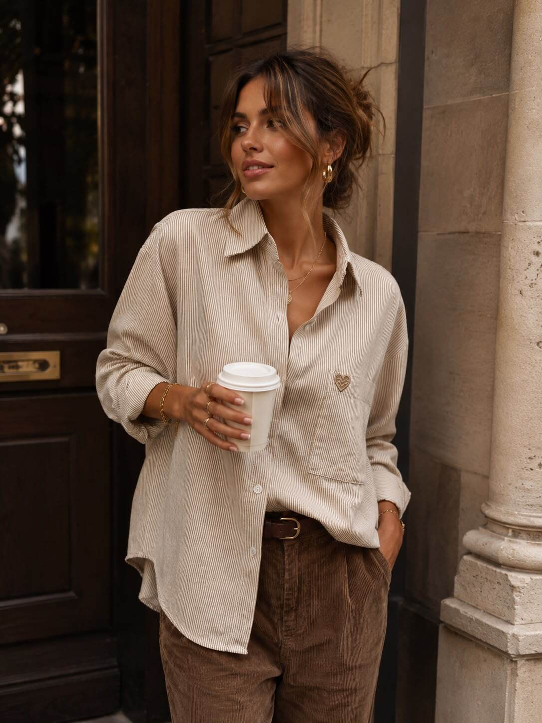 Großhändler Emma & Ashley design - Gestreiftes Oversize-Hemd mit gesticktem Herz – Lässige Eleganz für den Alltag