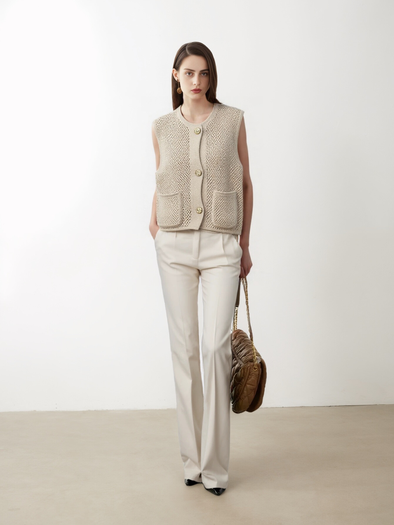 Grossiste Emma & Ashley design - GILET SANS MANCHE A BOUTONS DORES