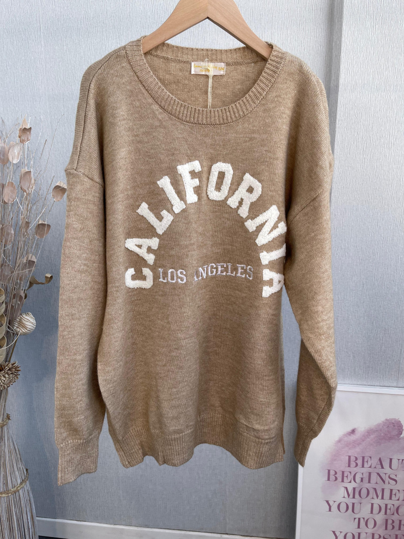 Wholesaler Emma & Ashley design - OVERSIZE SWEATER WITH “CALIFORNIA LOS ANGELES” EMBROIDERY