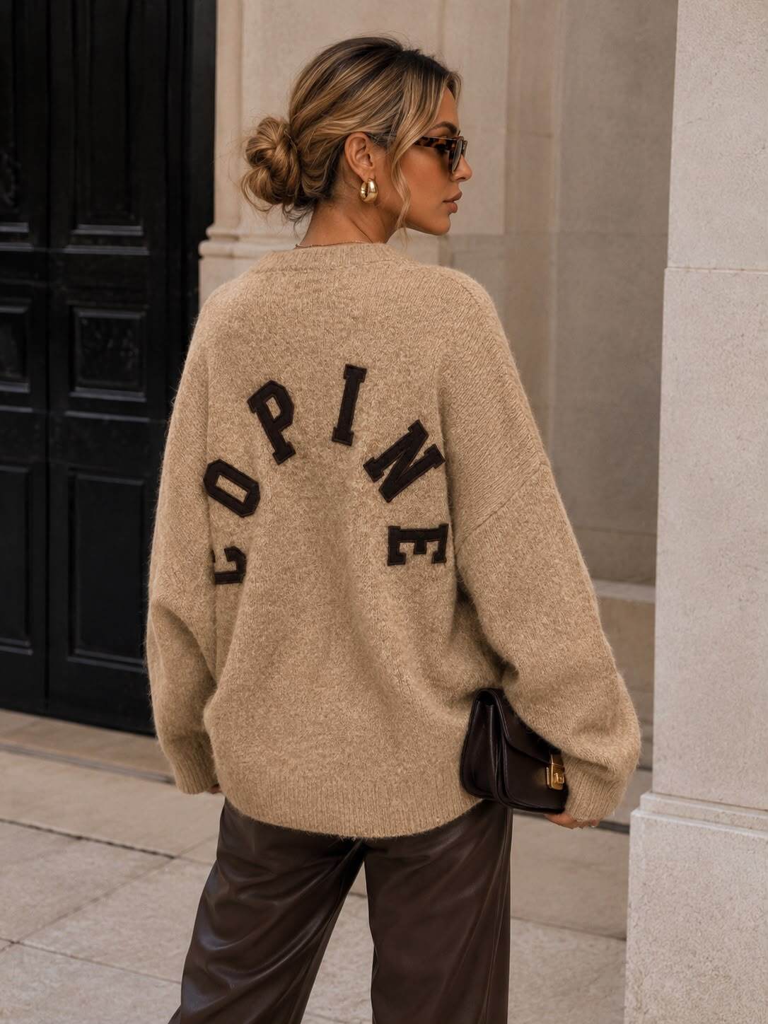 Großhändler Emma & Ashley design - Damen Oversize Pullover aus Weichem Strick – Kleines Herz Vorne & Großes Spitzenstickerei-Schriftzug Hinten