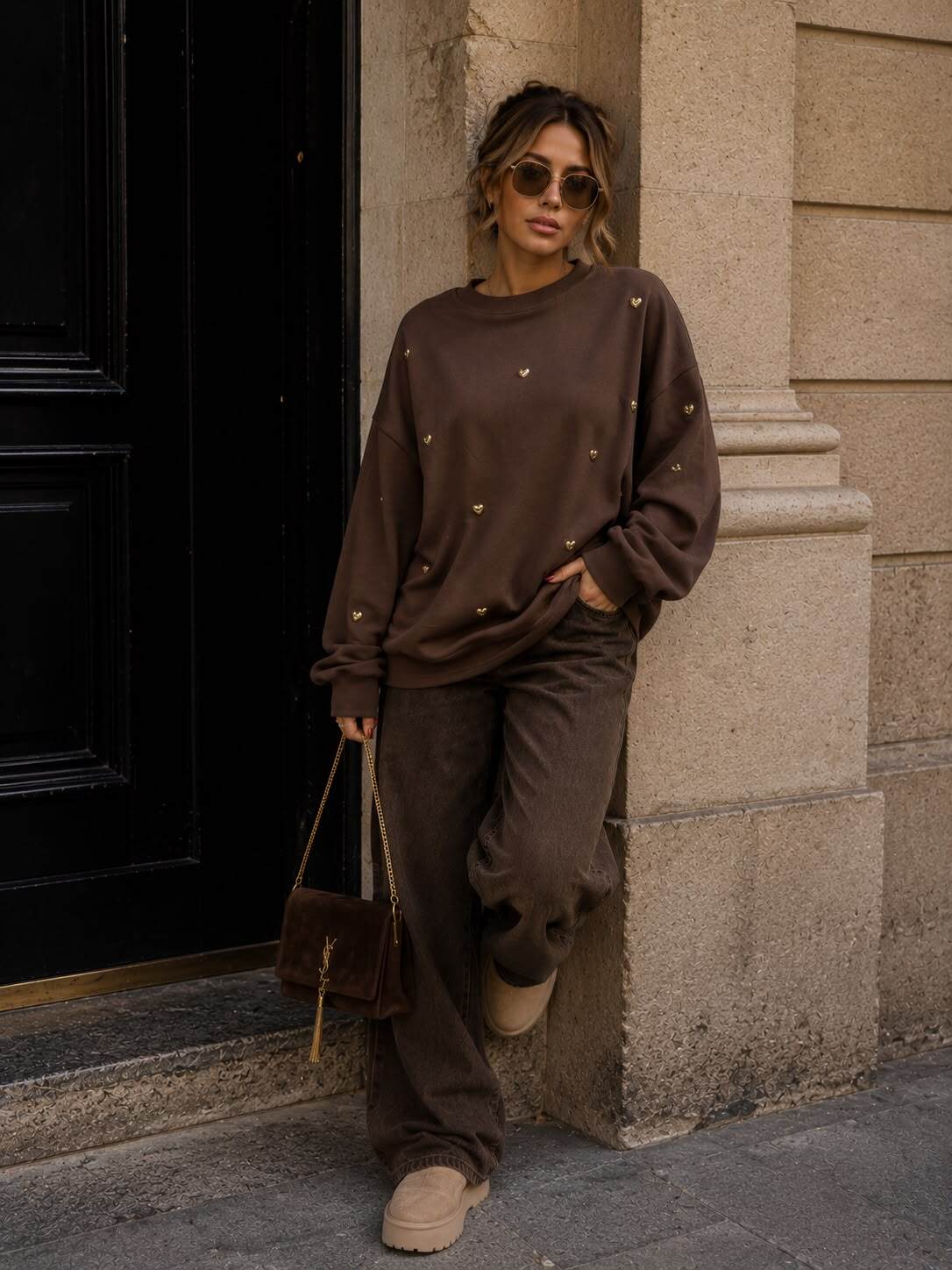 Grossiste Emma & Ashley design - Sweat Oversize à Bijoux Cœurs – Détails Dorés & Coupe Décontractée