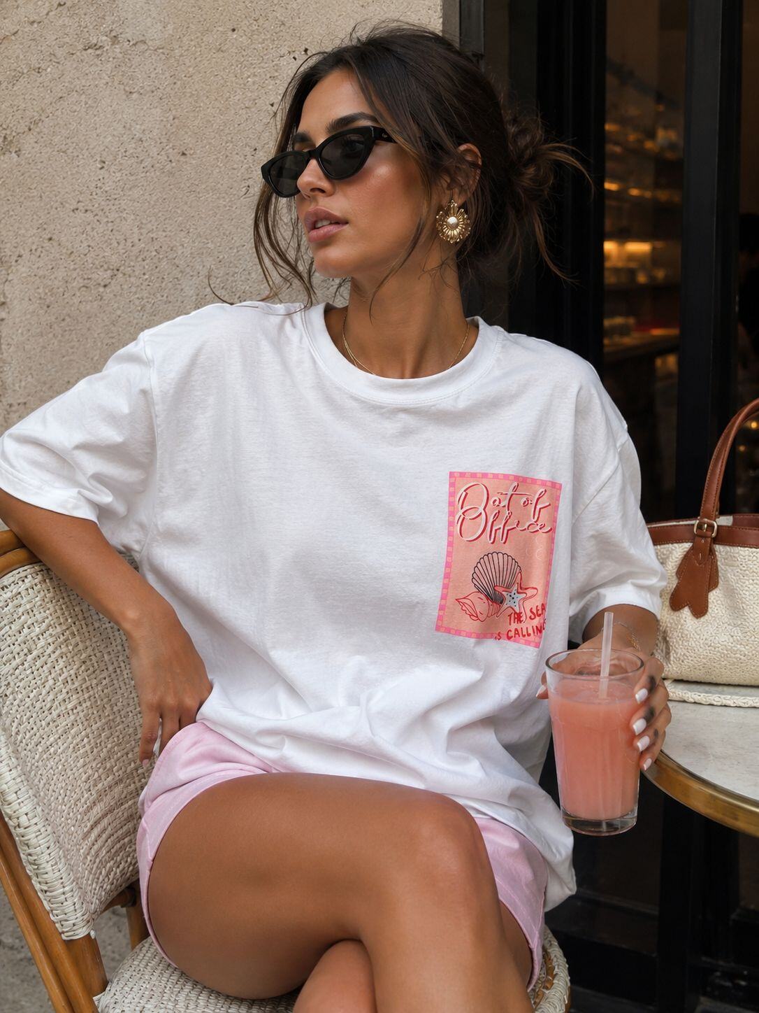 Grossiste Emma & Ashley design - T-shirt Femme Oversize Out of Office – Imprimé Dos Esprit Bord de Mer – Coupe Ample