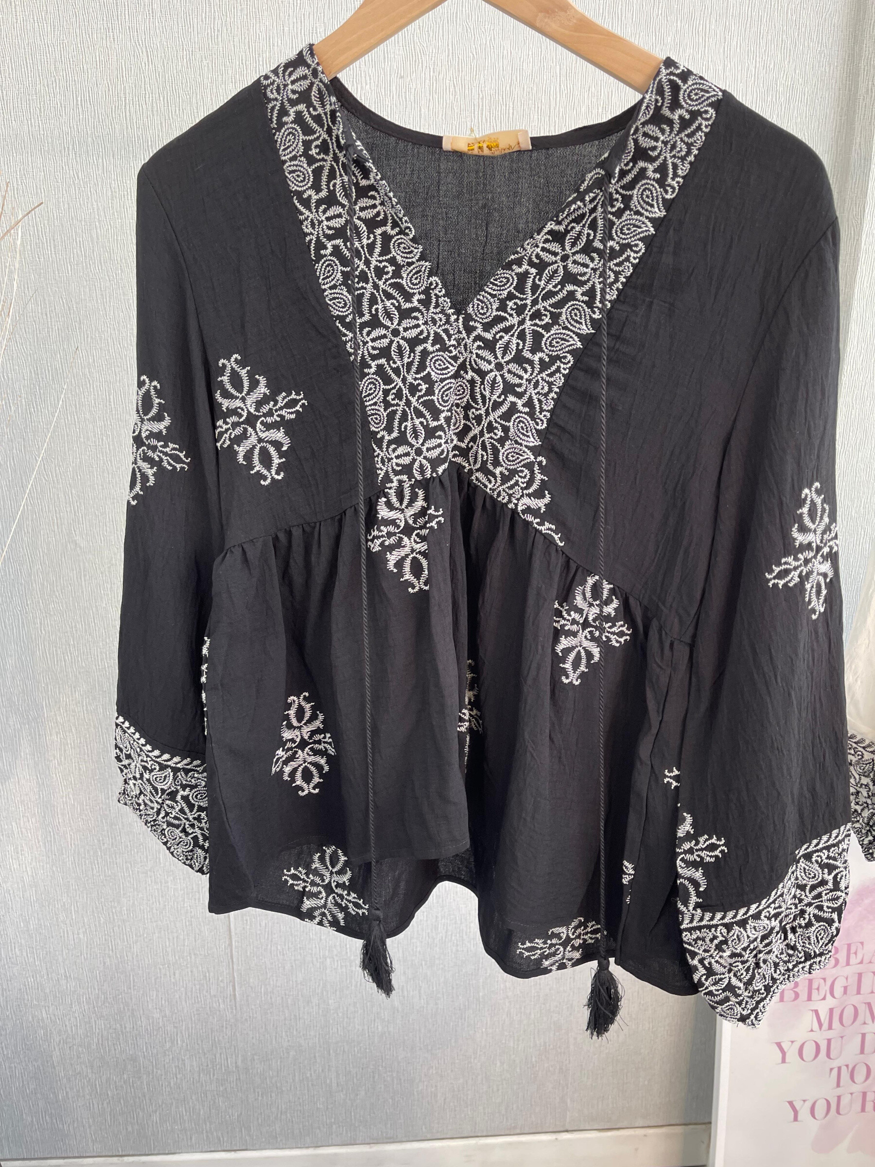 Wholesaler Emma & Ashley design - EMBROIDERED TOP