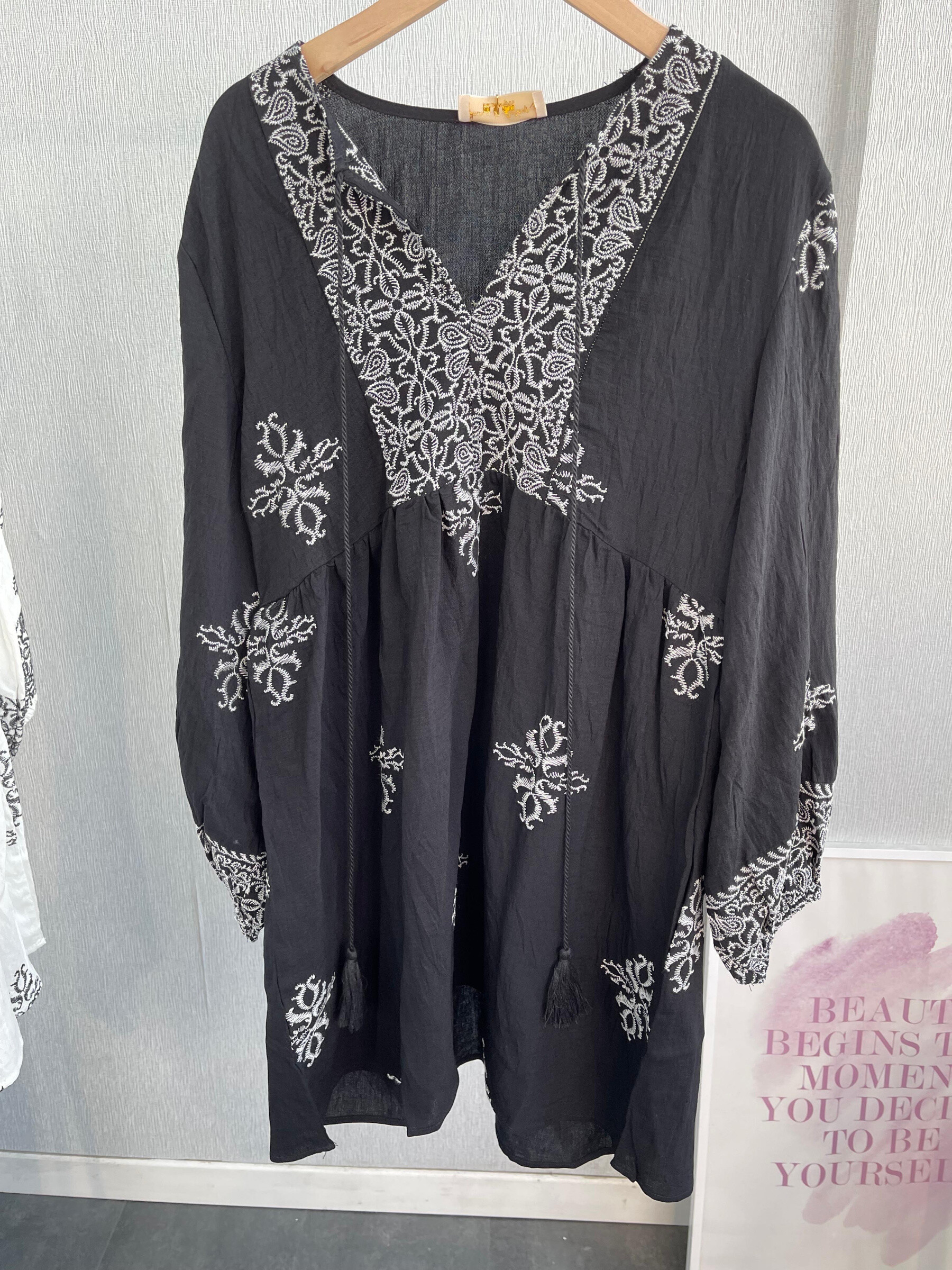 Wholesaler Emma & Ashley design - EMBROIDERED TUNIC