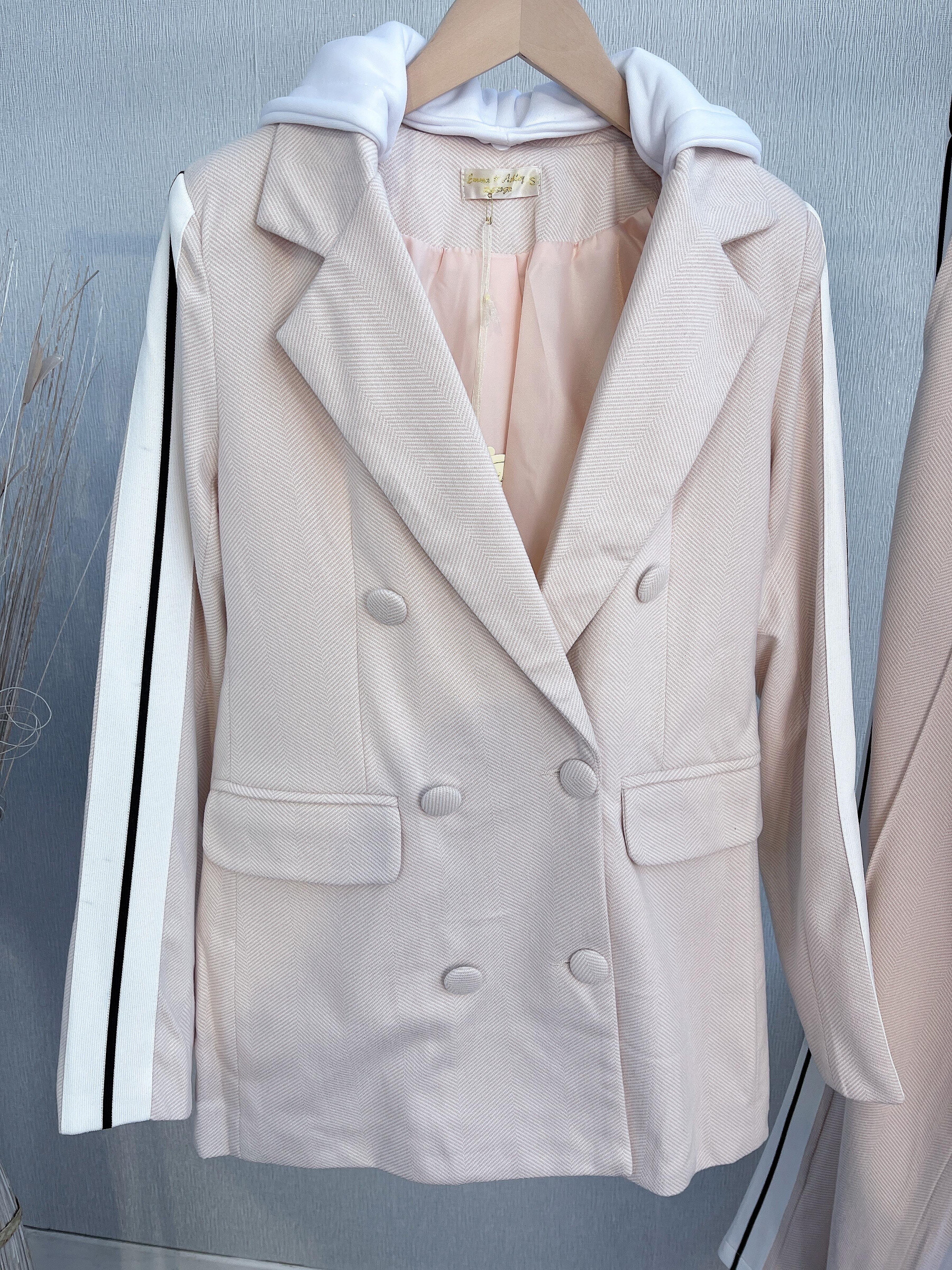 Wholesaler Emma & Ashley design - HOODED JACKET WITH BUTTONS ON THE FRONT