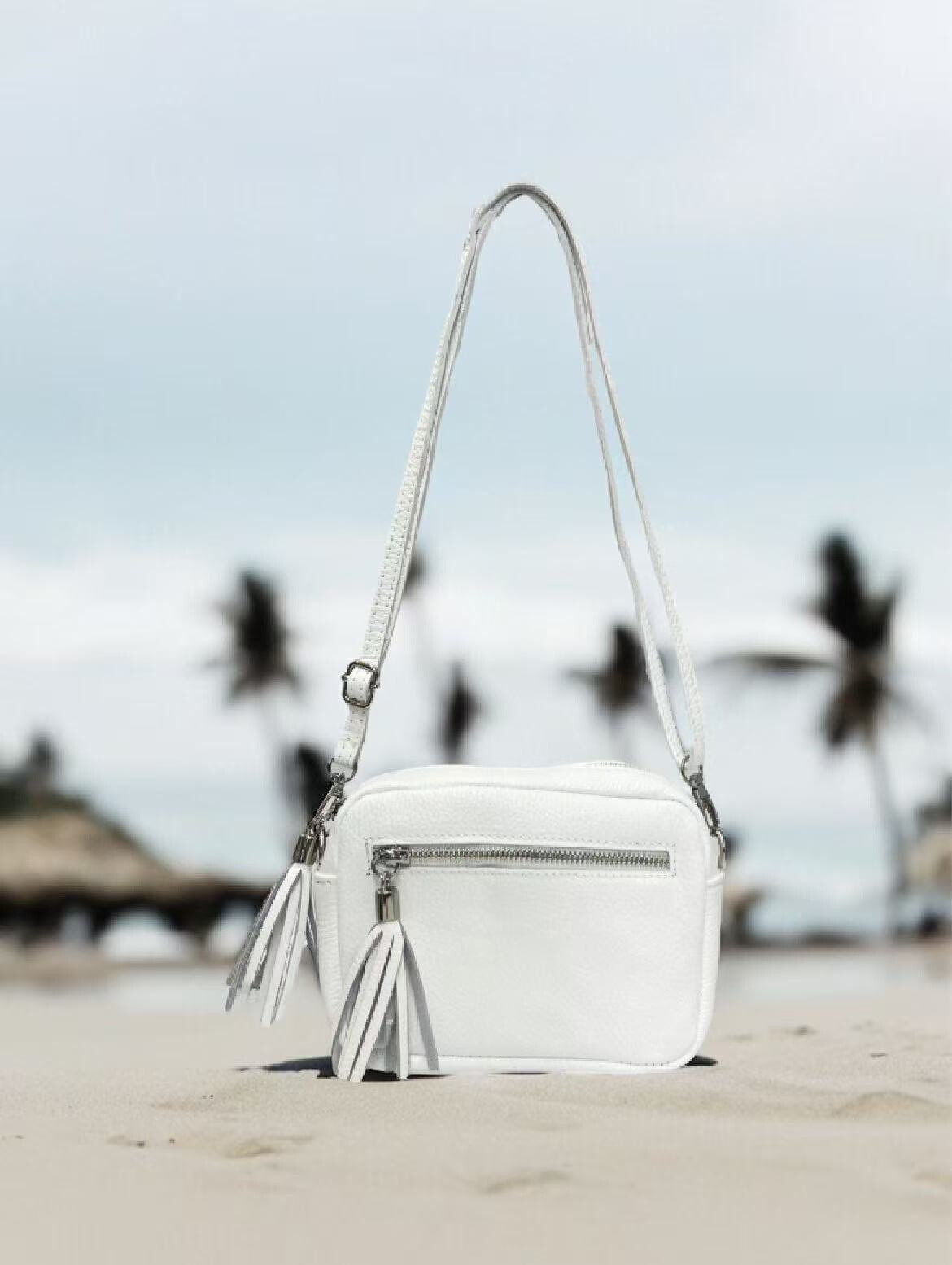 Wholesaler Emma Dore (Sacs) - Leather shoulder bag with Pompom